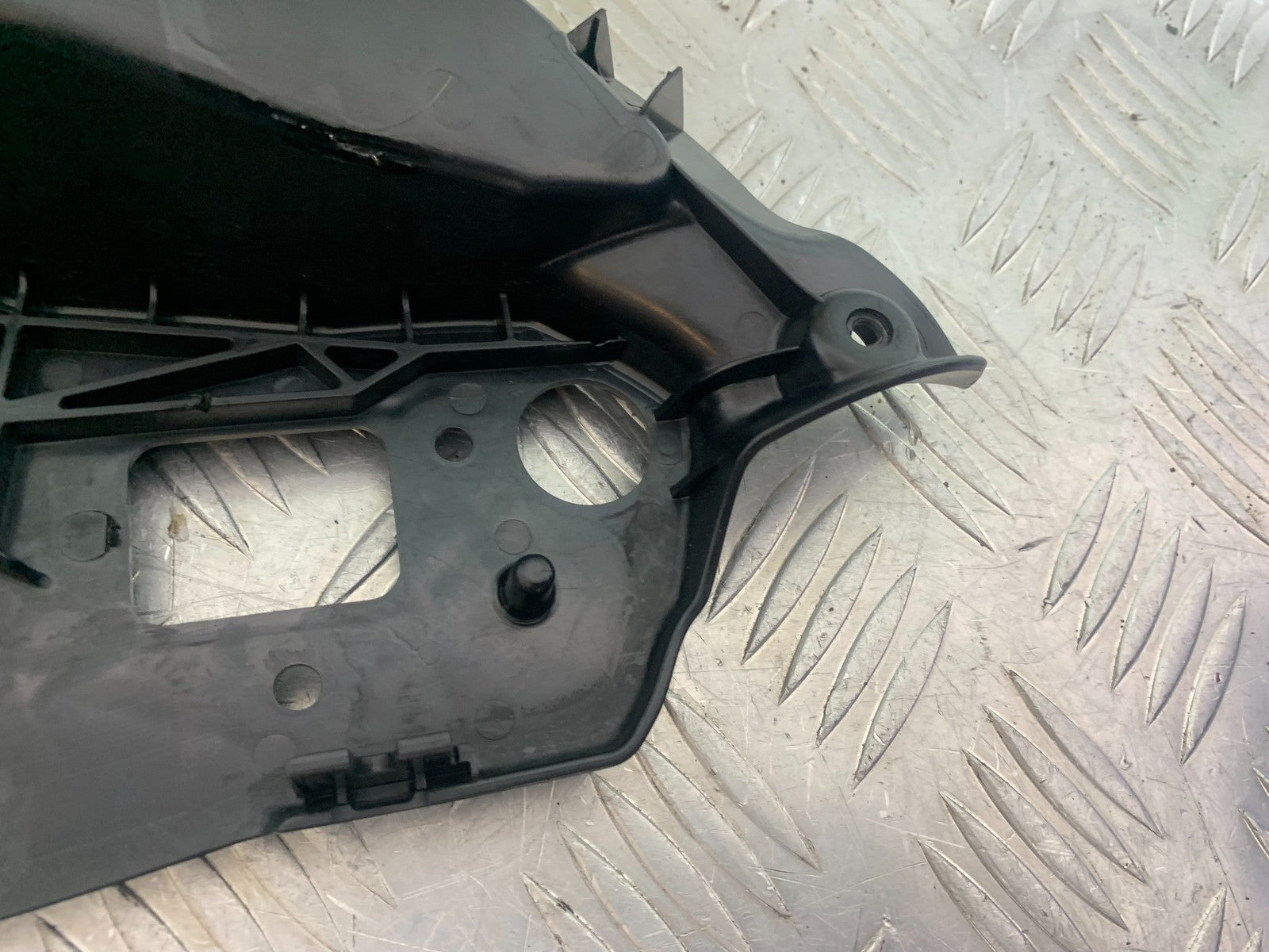 TRIUMPH 675 STREET TRIPLE CLOCK MOUNTING PLATE   2013-2016 (CMB1186)