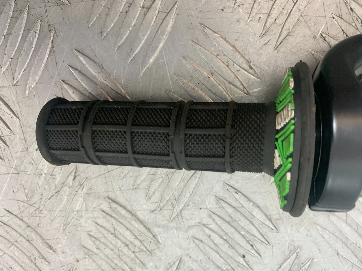 KAWASAKI KXF250 KXF 250 THROTTLE AND GRIP  YEAR 2006-2008 (CMB1309)