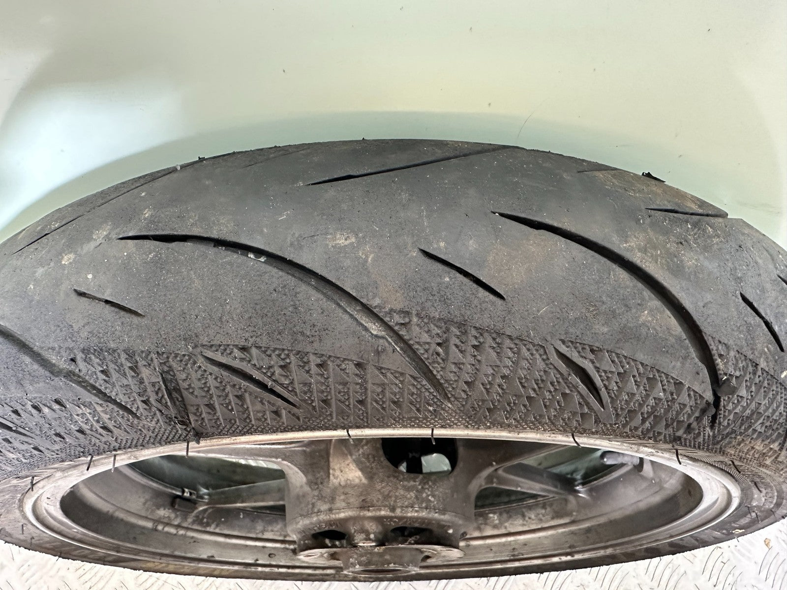KAWASAKI ER6 F ER6F FRONT WHEEL AND TYRE YEAR 2005-2008 (CMB1178)