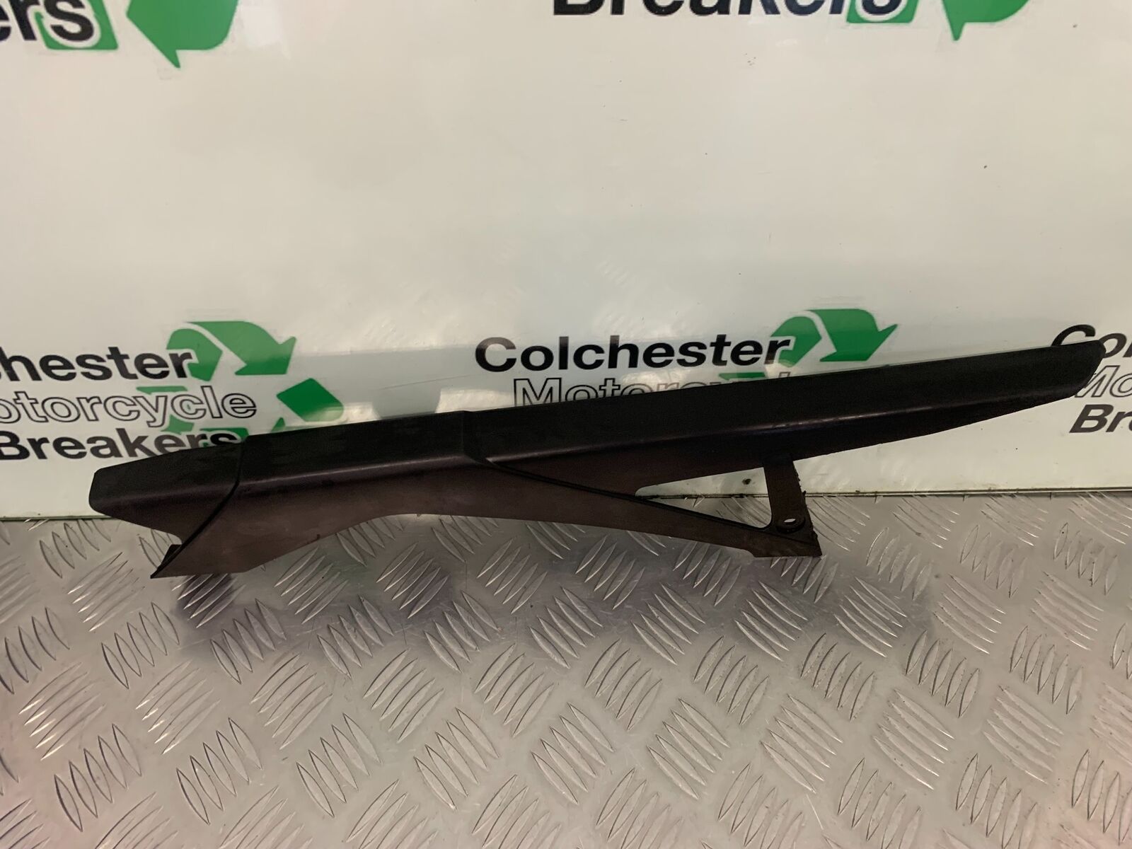 YAMAHA XJ6 XJ6-S CHAIN GUARD  YEAR 2009-2015 (STOCK 991)
