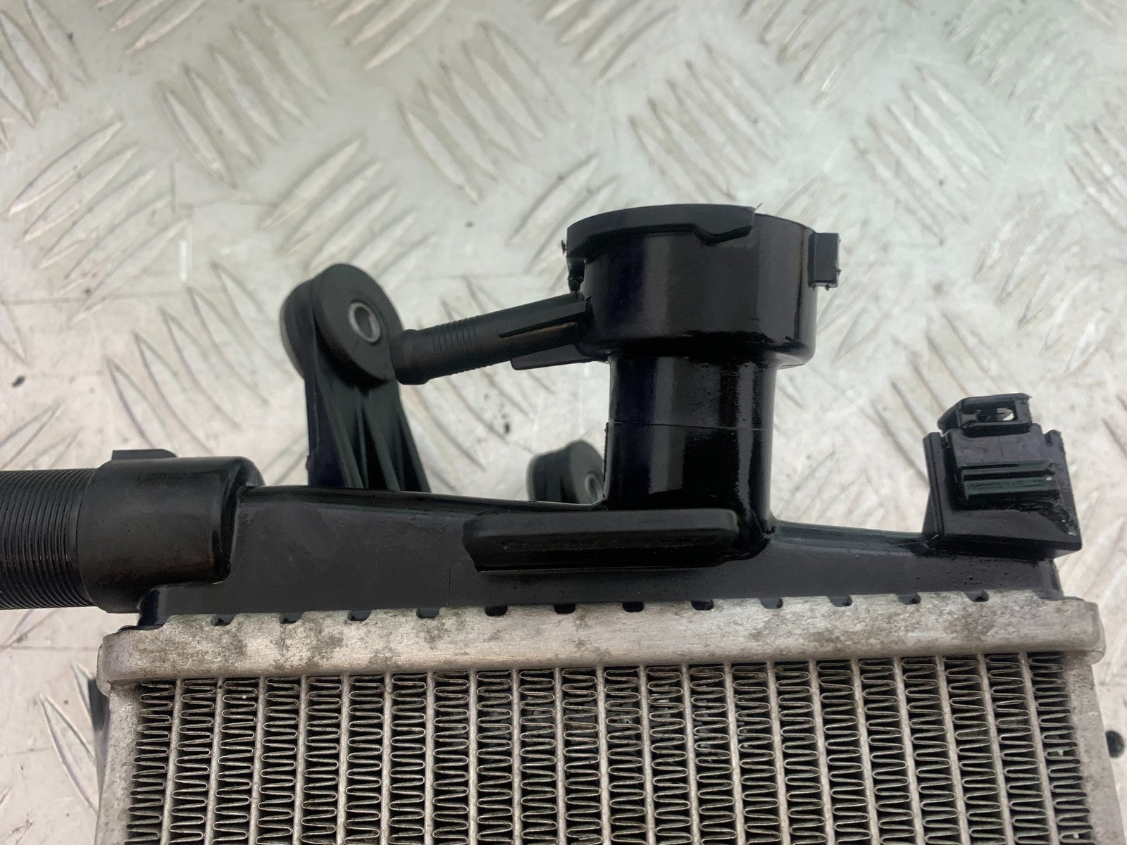 BMW R1200 R 1200 GS RIGHT RADIATOR YEAR 2013-2016 (CMB1257)