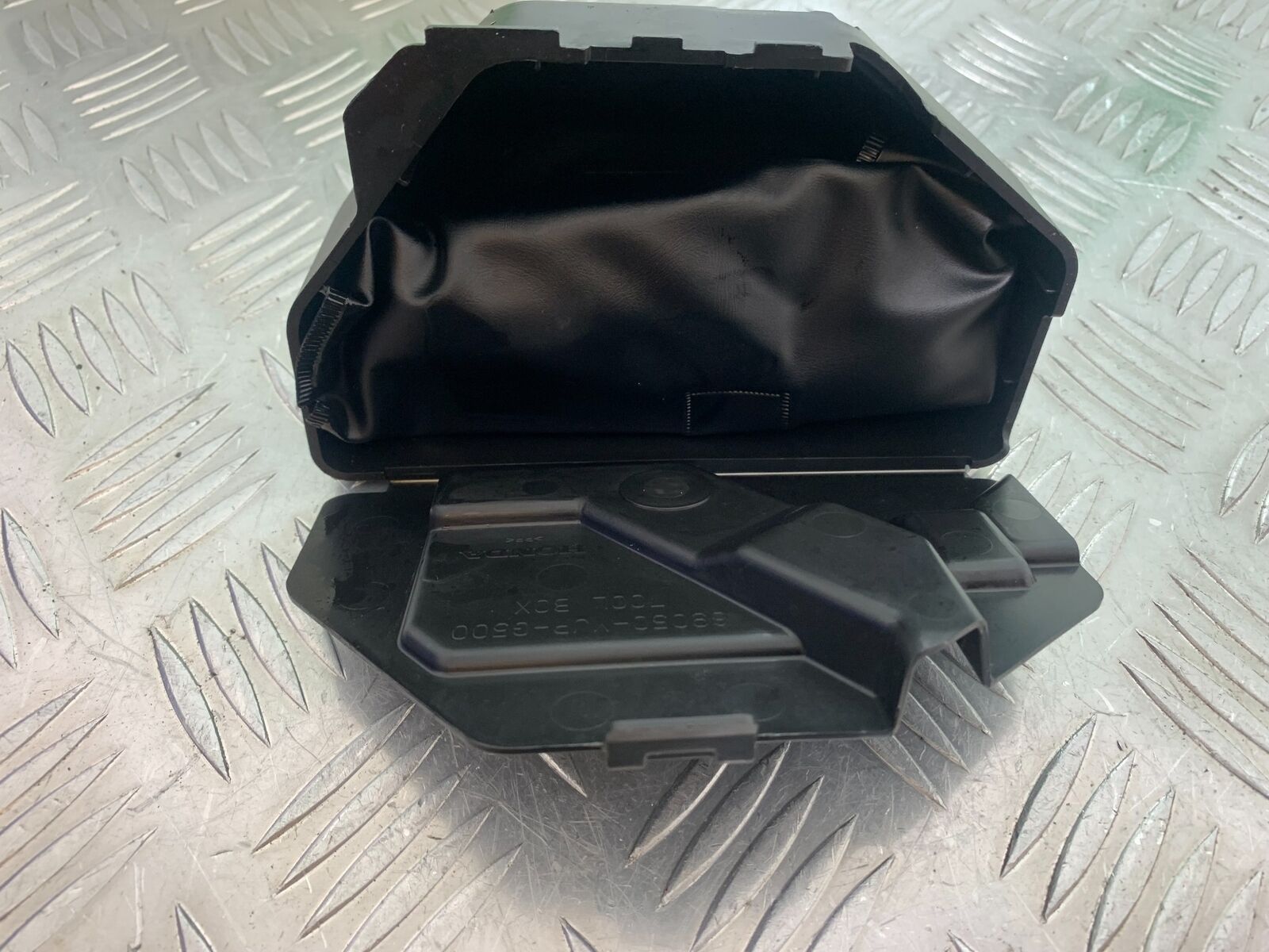 HONDA CRF1000 (DCT) AFRICA TWIN TOOL BOX AND HOLDER   YEAR 2017 (CMB1030)