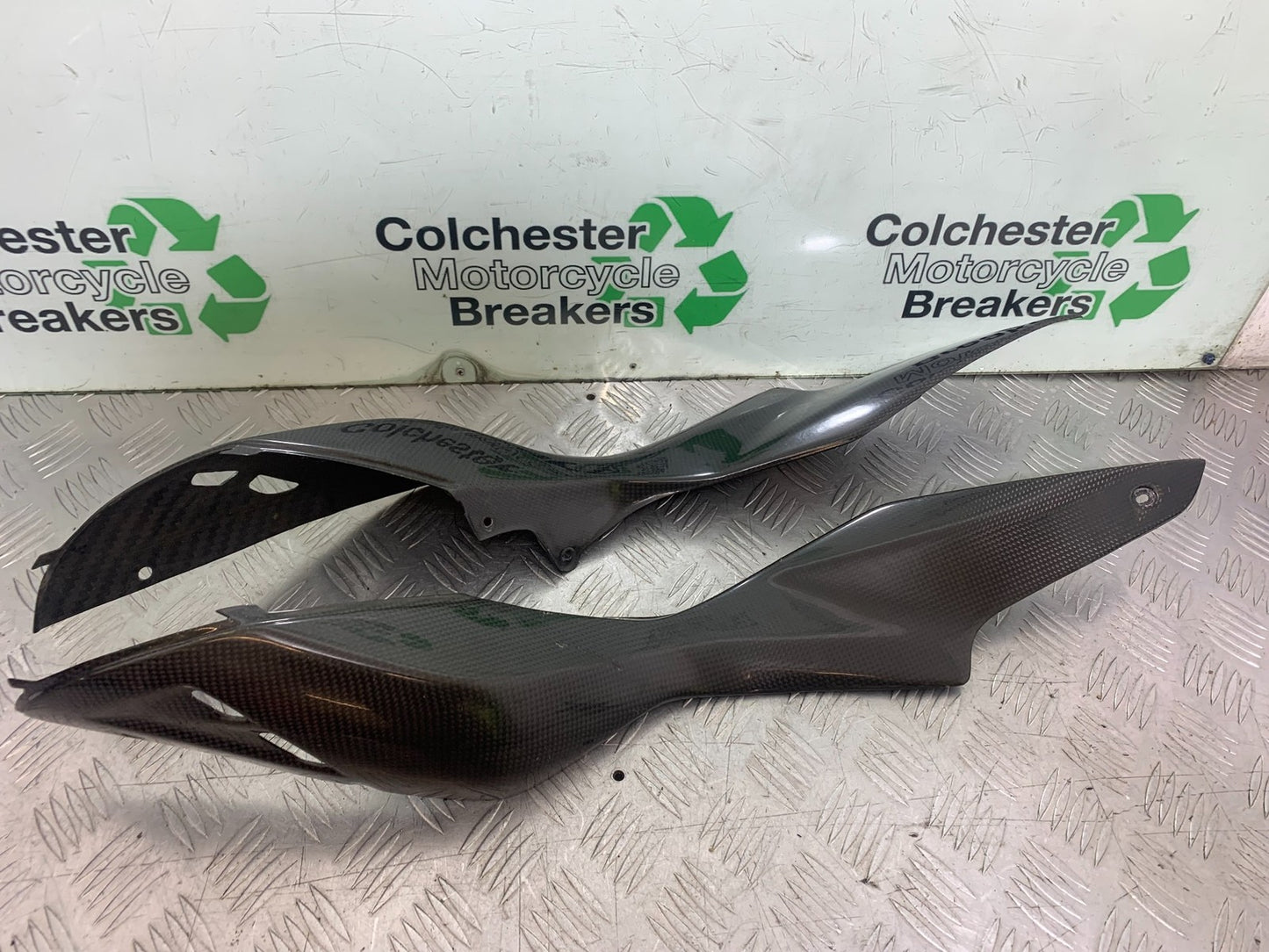 APRILIA RSV1000 R FACTORY MILLE CARBON LOWER TANK PANELS    2004-09 (CMB1203)