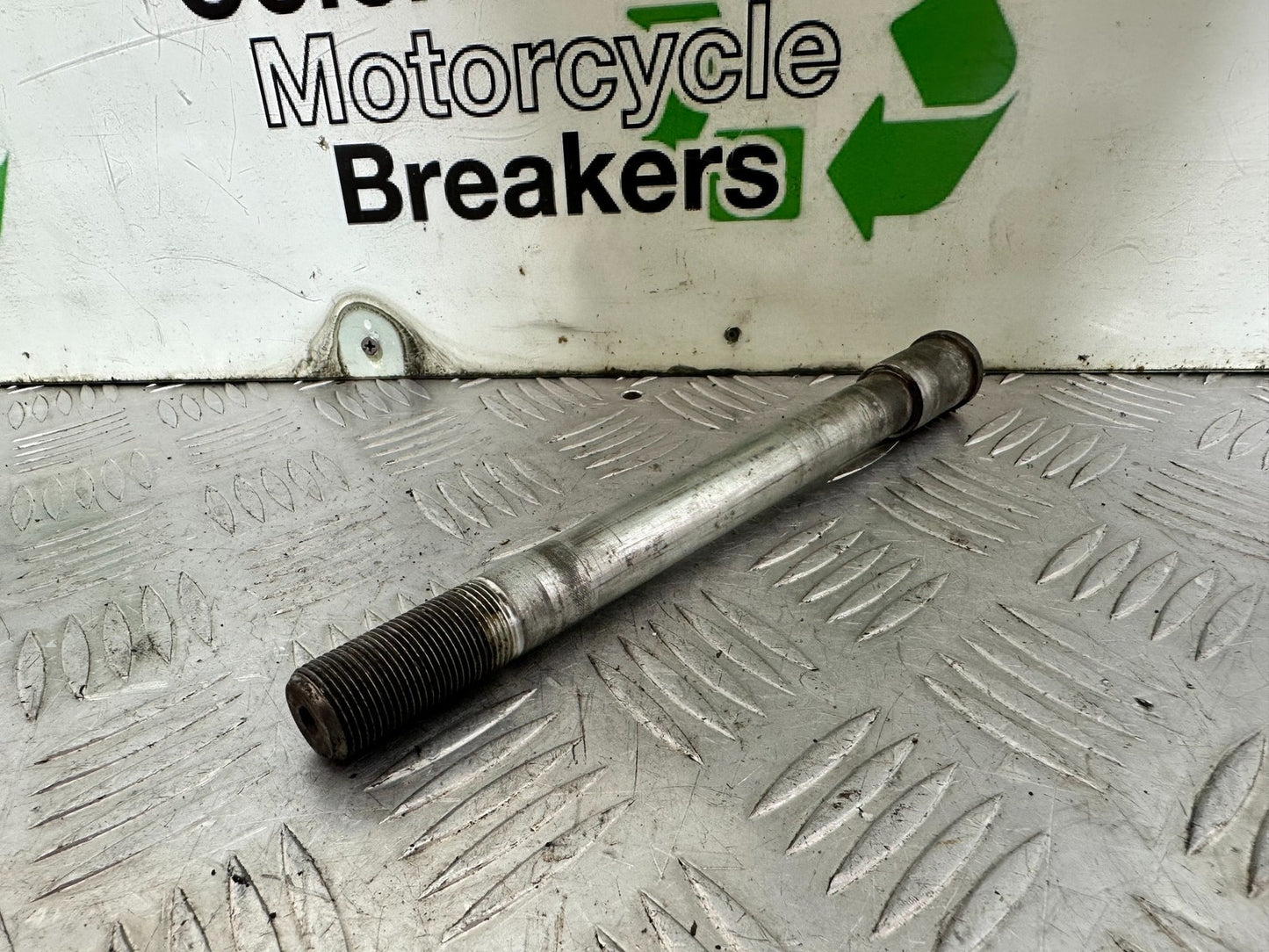 KAWASAKI ER6 F ER6F FRONT WHEEL SPINDLE YEAR 2005-2008 (CMB1178)
