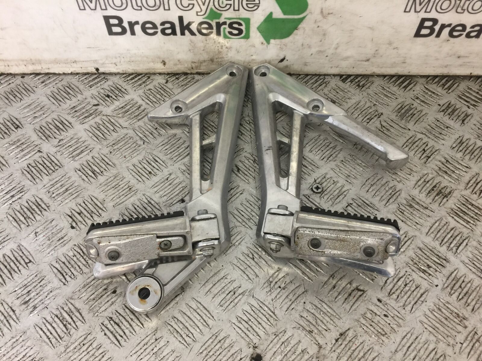 YAMAHA FZS1000 FAZER 1000 FZ1 REAR HANGERS YEAR 2000-05 (STOCK 714)