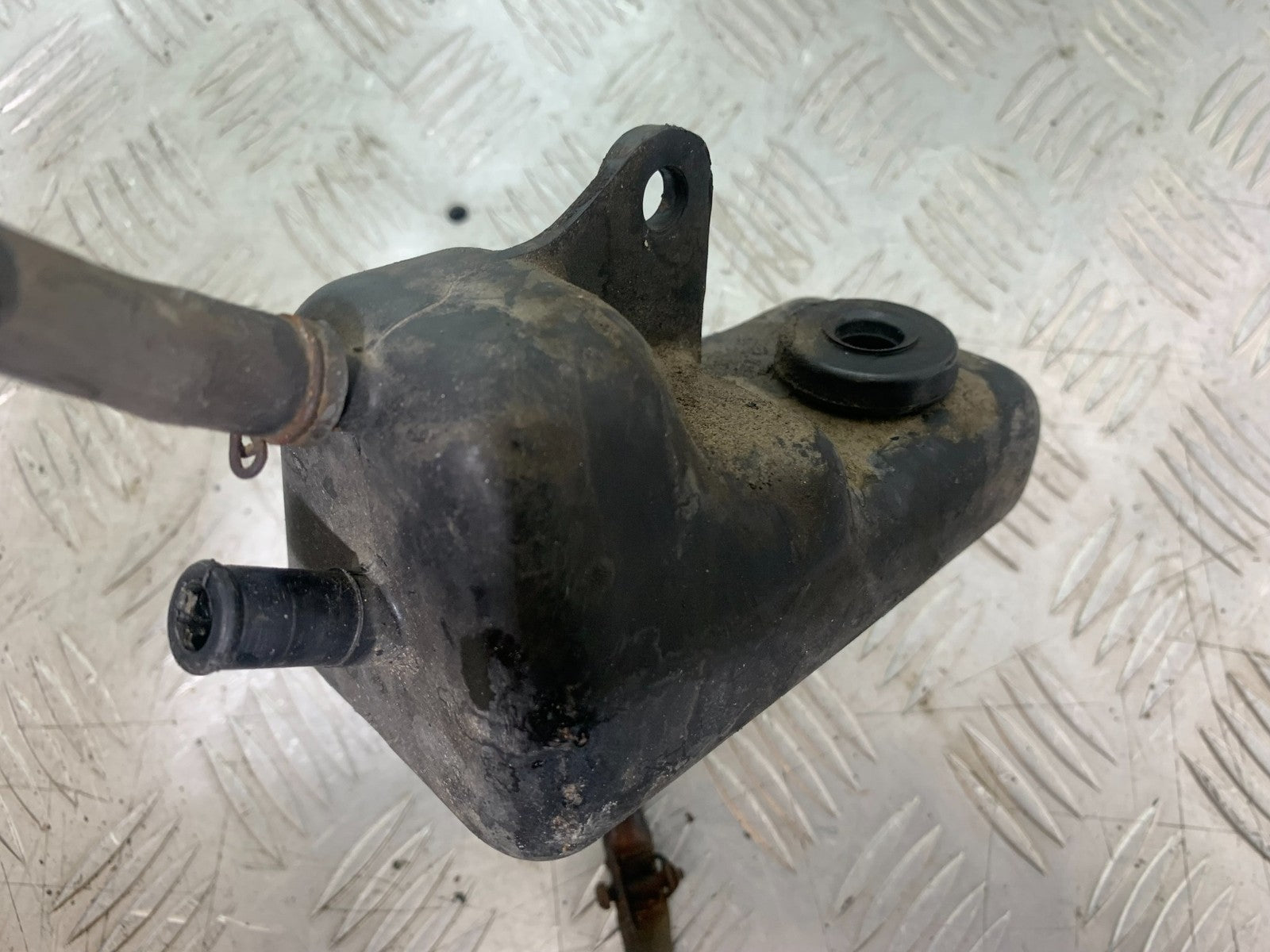 HONDA GL500 GL 500 SILVERWING OIL TANK   YEAR 1981-82 (CMB1168)