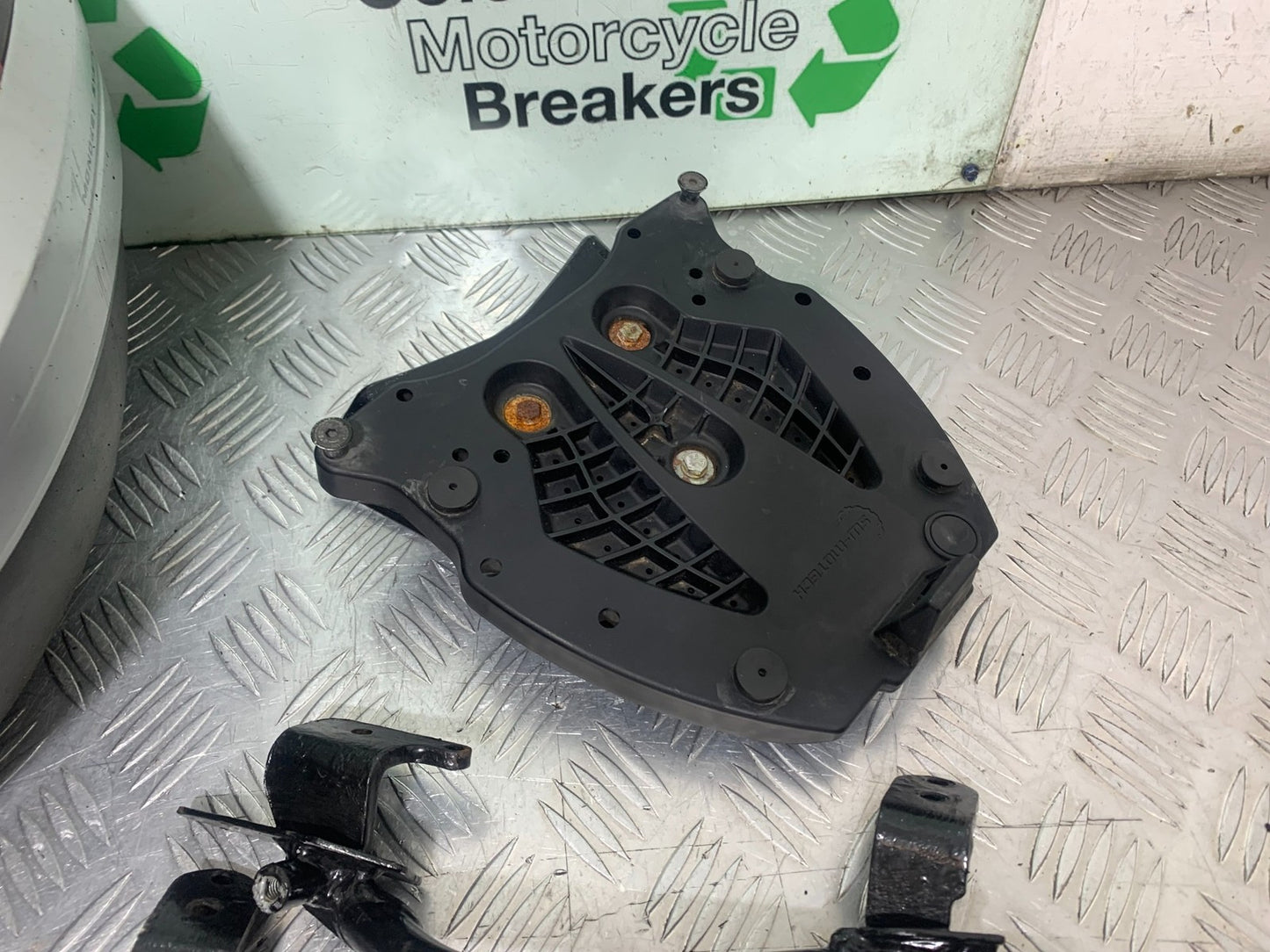 BMW K1300 S K 1300 S GIVI TOP BOX AND RACK  YEAR 2009-16 (CMB1216)