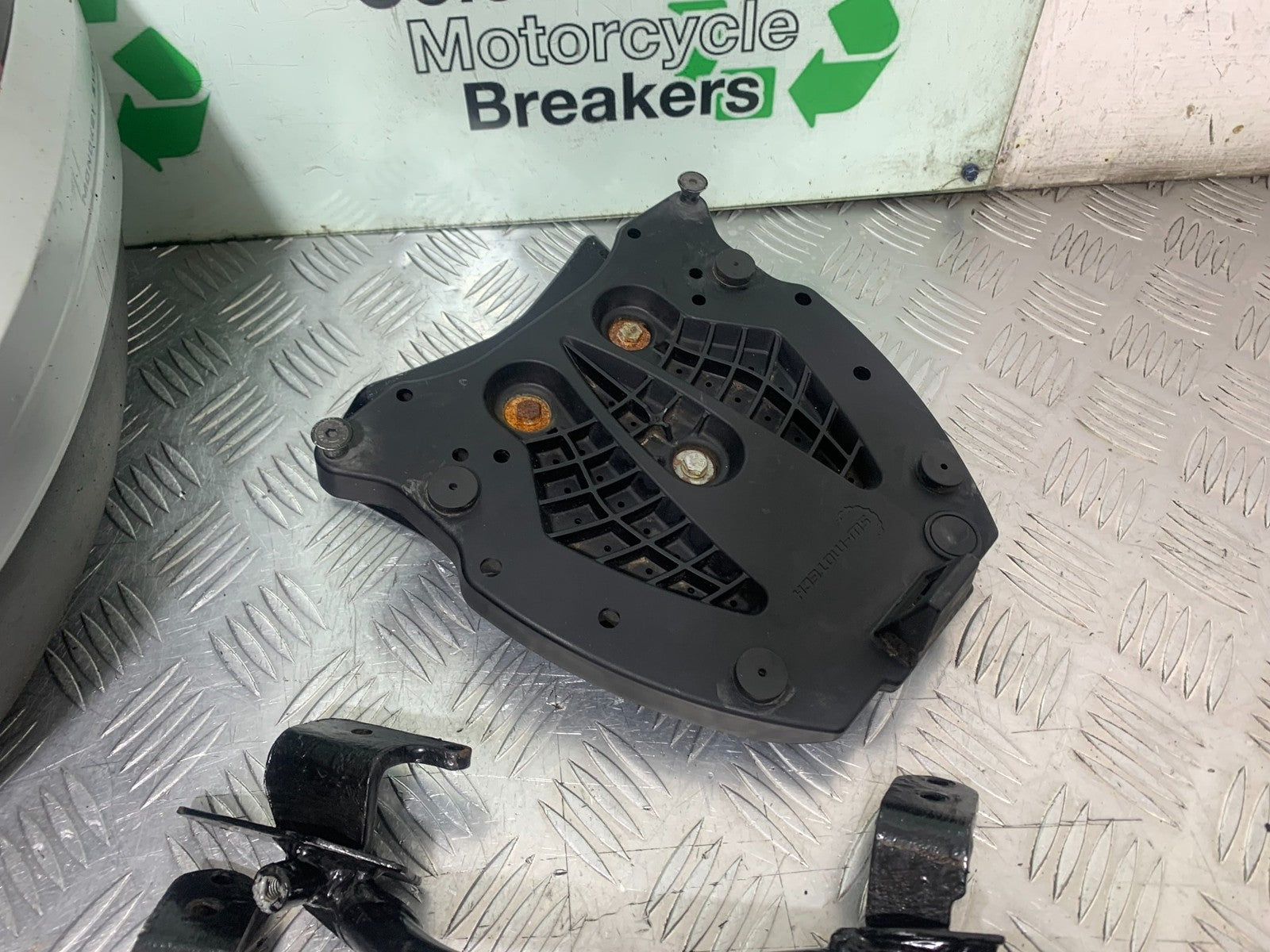 BMW K1300 S K 1300 S GIVI TOP BOX AND RACK  YEAR 2009-16 (CMB1216)