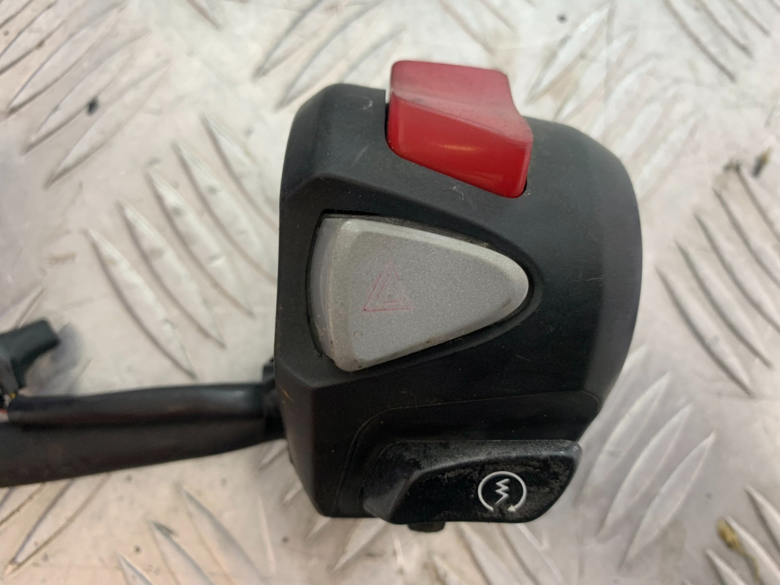 HONDA CBR500R CBR 500 R RIGHT SWITCH GEAR   YEAR 2012-16 (CMB1151)