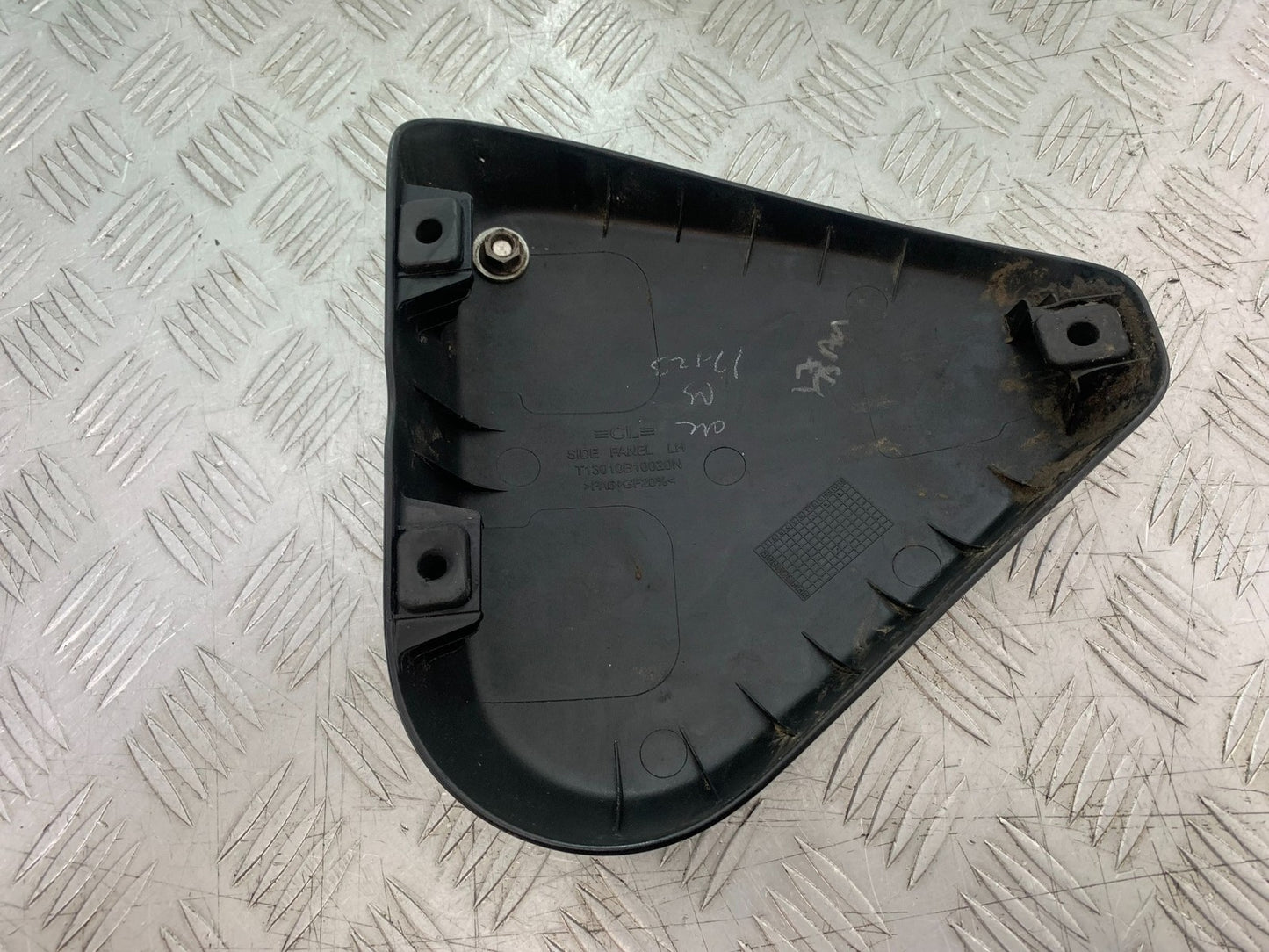 BSA 650 GOLD STAR LEFT SEAT PANEL YEAR 2022-2025 (CMB1262)