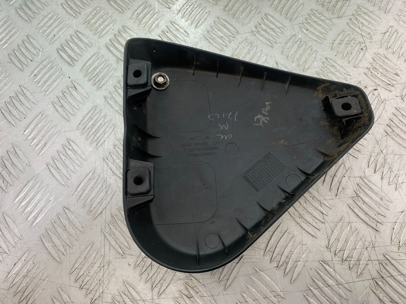 BSA 650 GOLD STAR LEFT SEAT PANEL YEAR 2022-2025 (CMB1262)