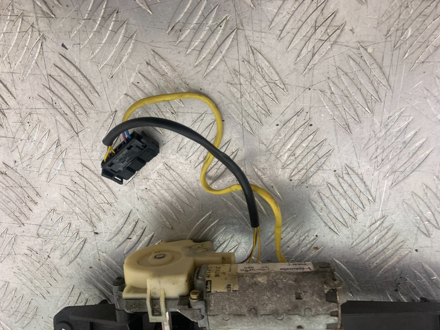 BMW K1200 K 1200 LT SCREEN MOTOR AND BRACKET    YEAR 1999-07 (CMB1271)