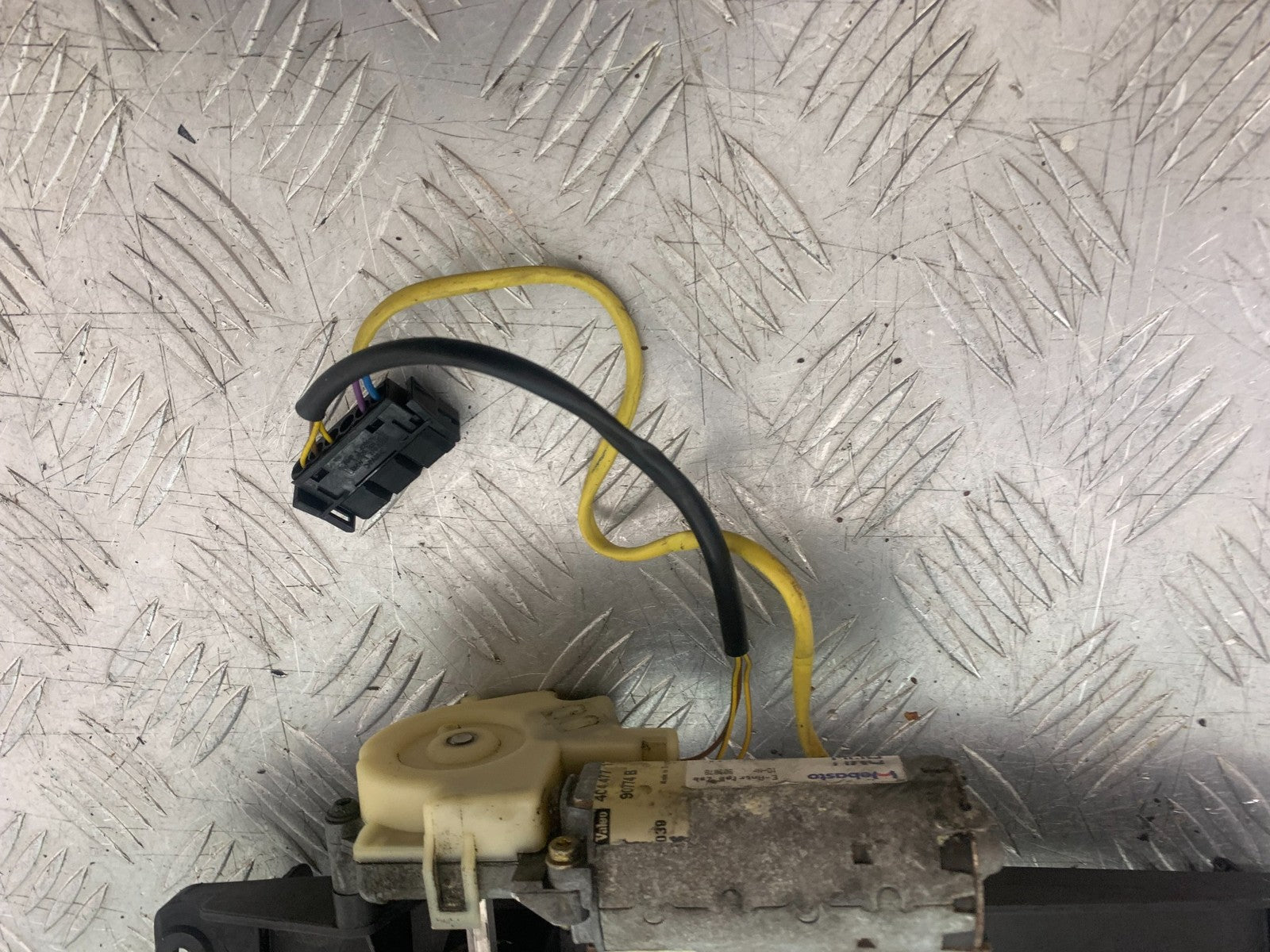 BMW K1200 K 1200 LT SCREEN MOTOR AND BRACKET    YEAR 1999-07 (CMB1271)