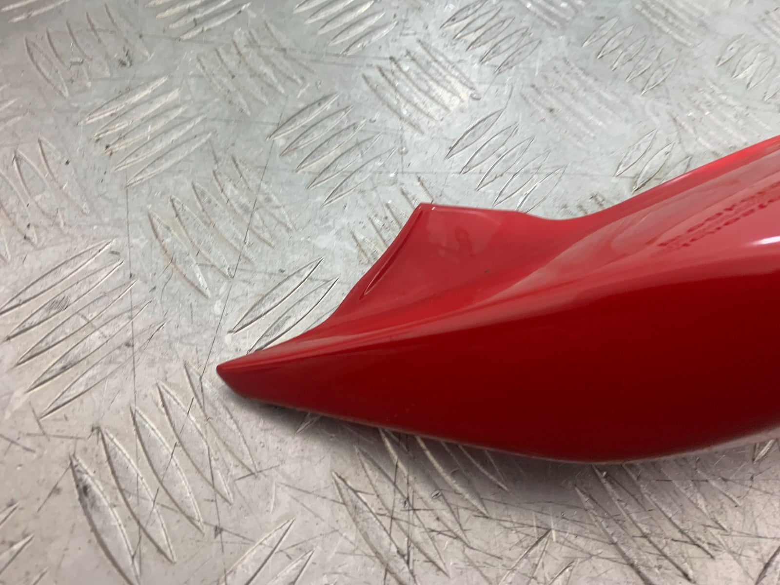 TRIUMPH 675 STREET TRIPLE R LEFT SEAT PANEL YEAR 2013 - 2016 (CMB1221)