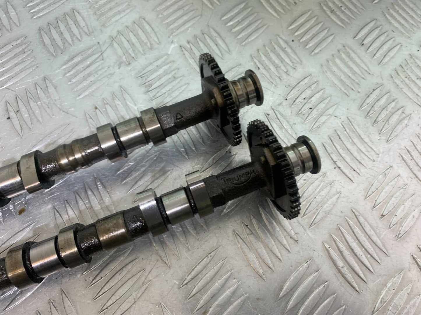TRIUMPH 955i SPRINT ST CAMSHAFTS   YEAR 1999-2004 (STOCK 735)