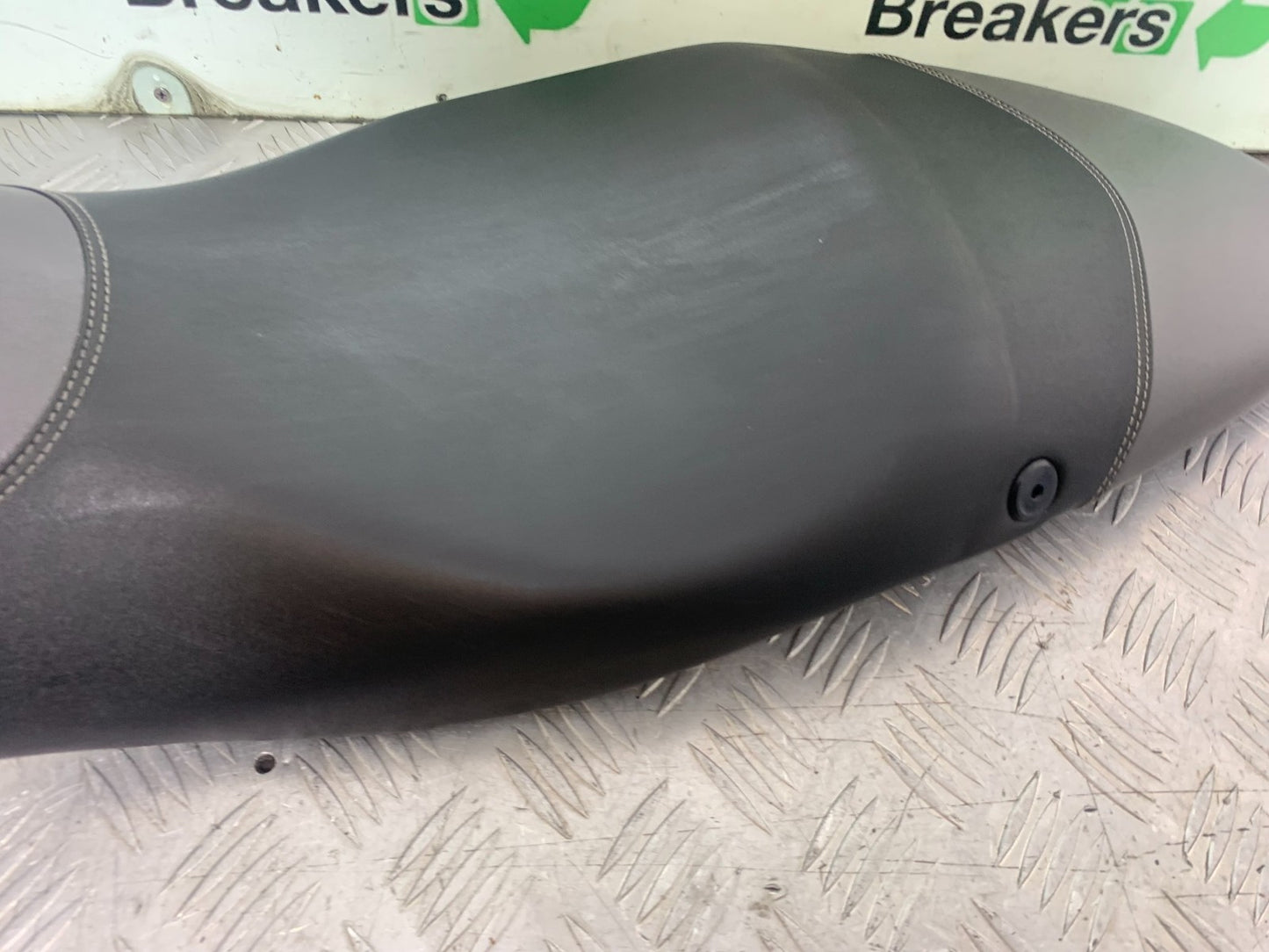 TRIUMPH 675 STREET TRIPLE R SEAT  YEAR 2013 - 2016 (CMB1221)