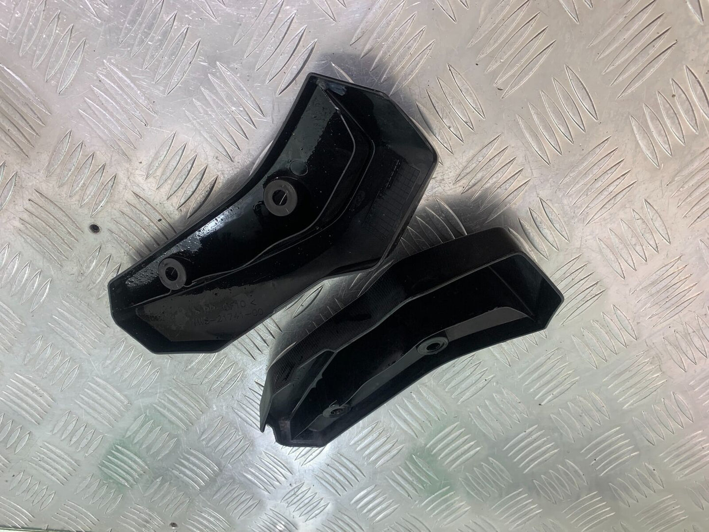 YAMAHA MT07 MT-07 LEFT AND RIGHT INFILL PANELS  YEAR 2014 (STOCK 995)