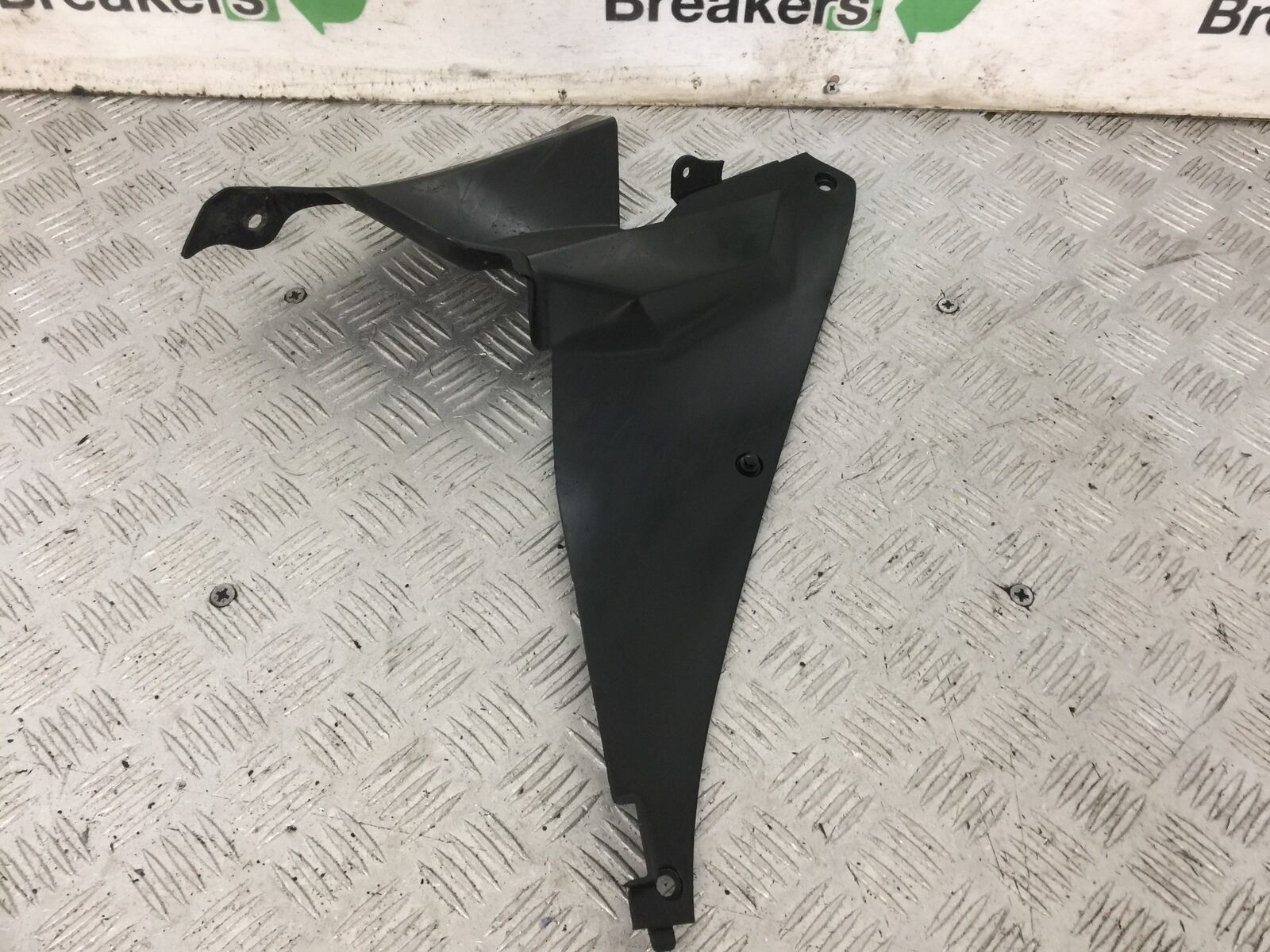 HONDA CBR1000 rr FIREBLADE LEFT INNER INFILL PANEL  YEAR 2004  (STOCK 853)