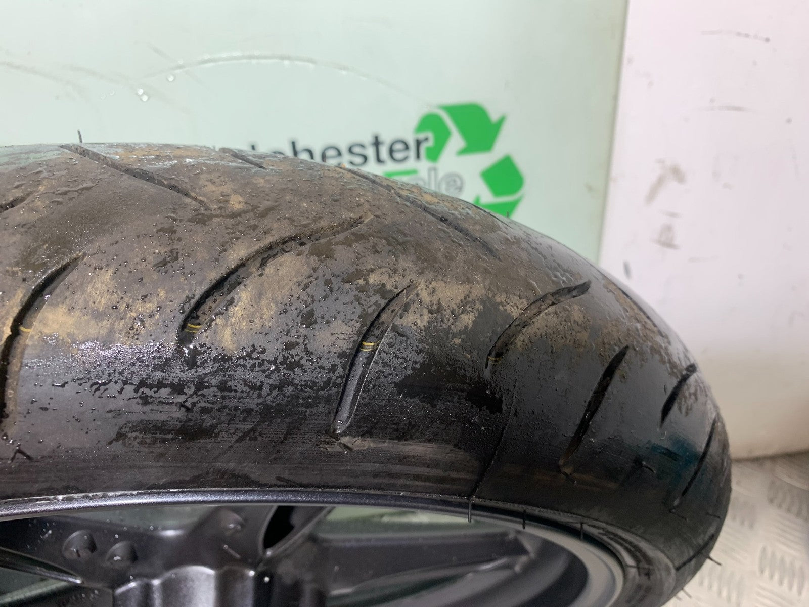 TRIUMPH 1050 SPRINT ST FRONT WHEEL (TYRE WILL PASS MOT)  2004-2007 (CMB1197)