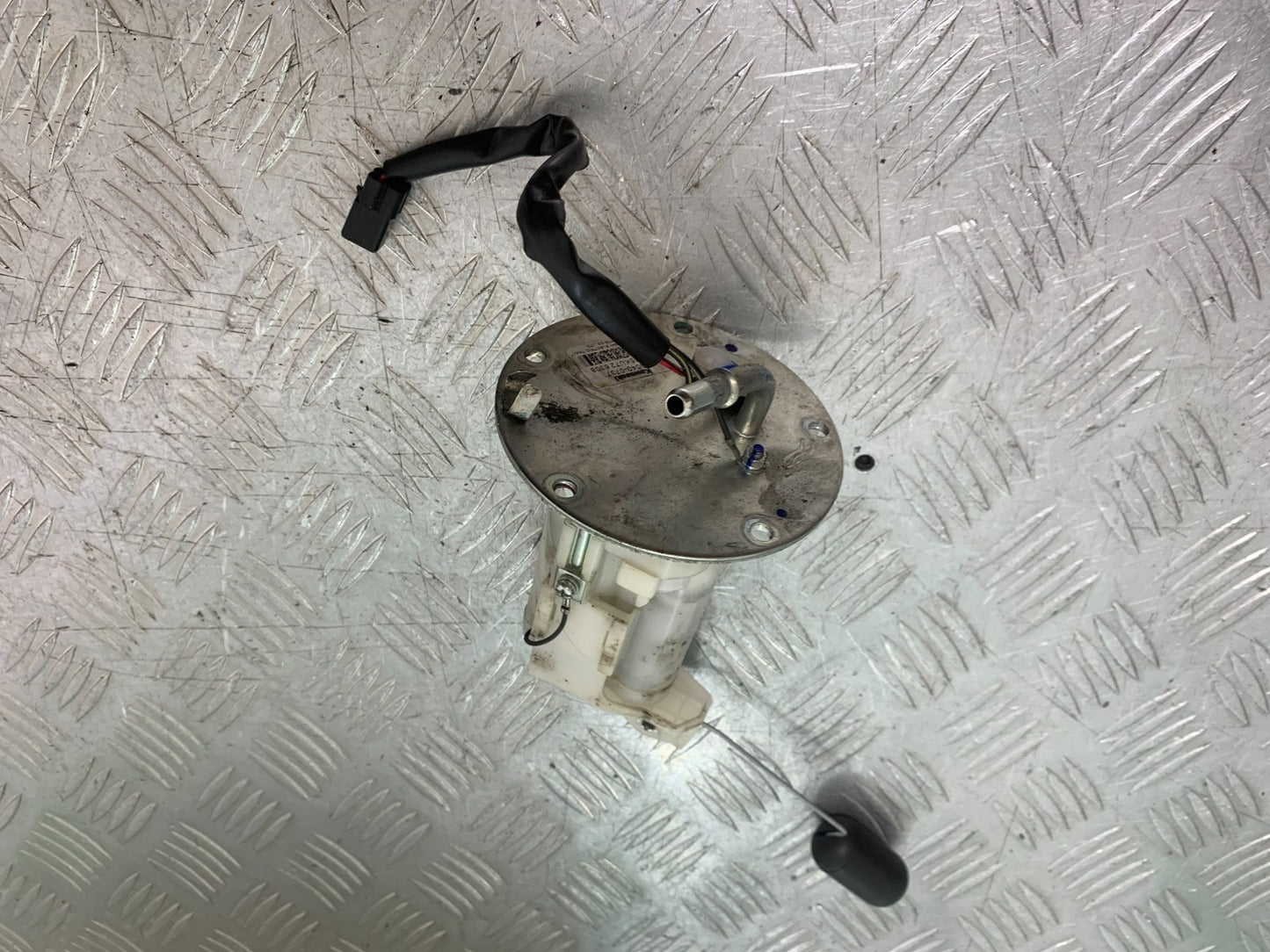 KAWASAKI 650 VERSYS PETROL PUMP  YEAR 2015-2018 (CMB1288)