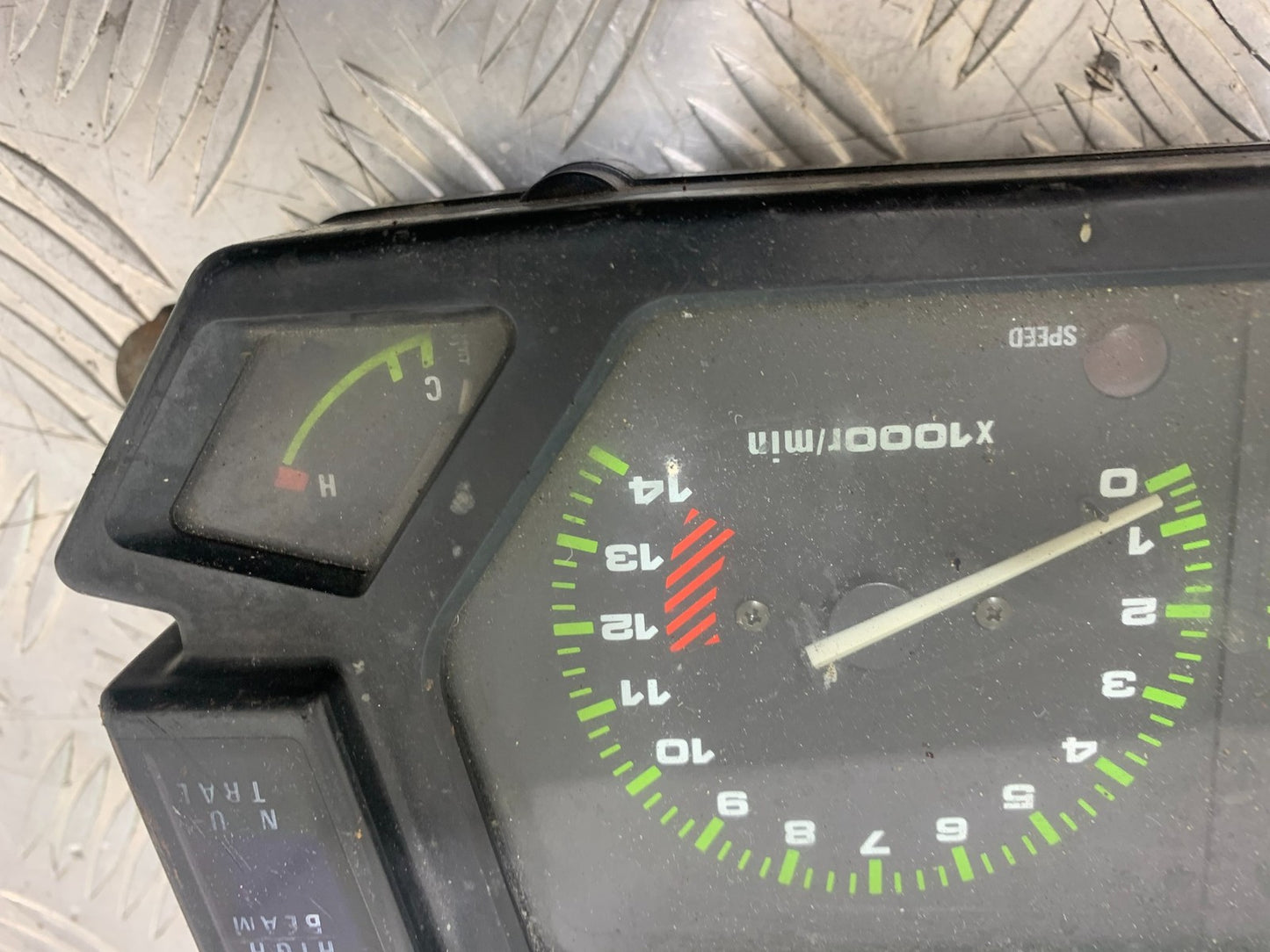 KAWASAKI GPX 750 GPX 750 CLOCSK YEAR 1990