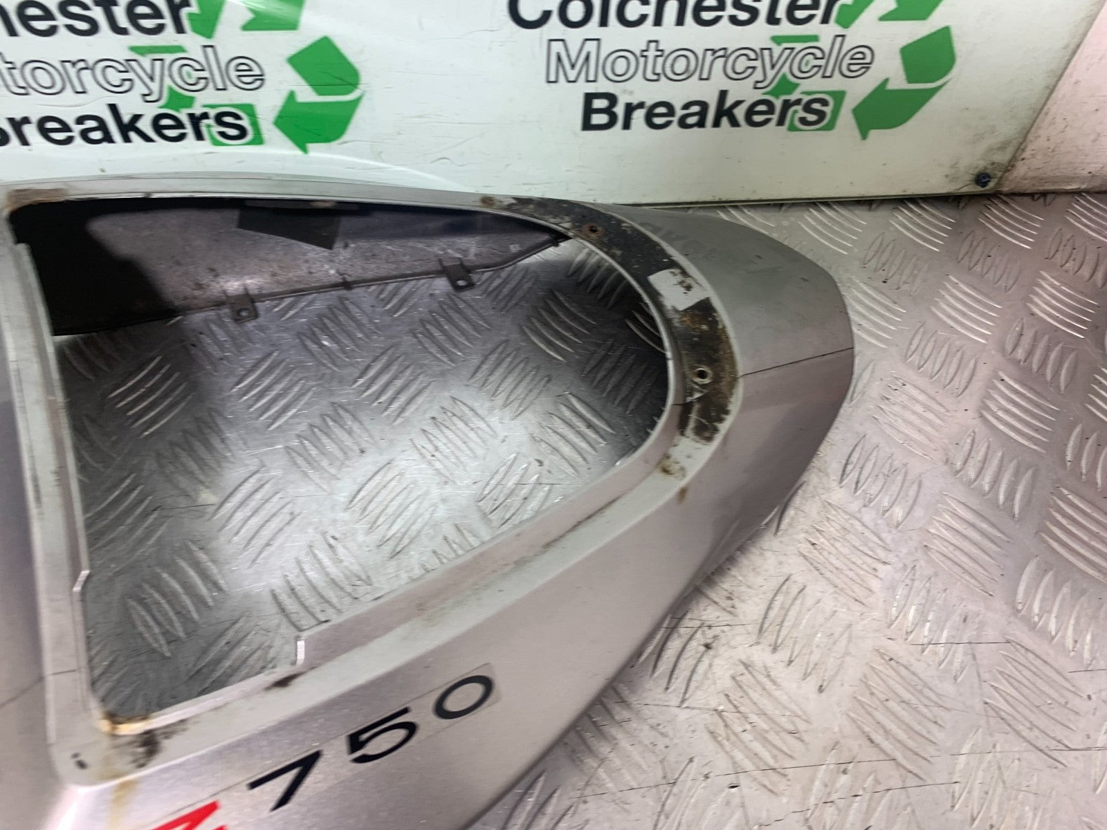 KAWASAKI Z750 Z 750 TAIL PIECE SEAT UNIT  YEAR 2004-2006  (CMB1234)
