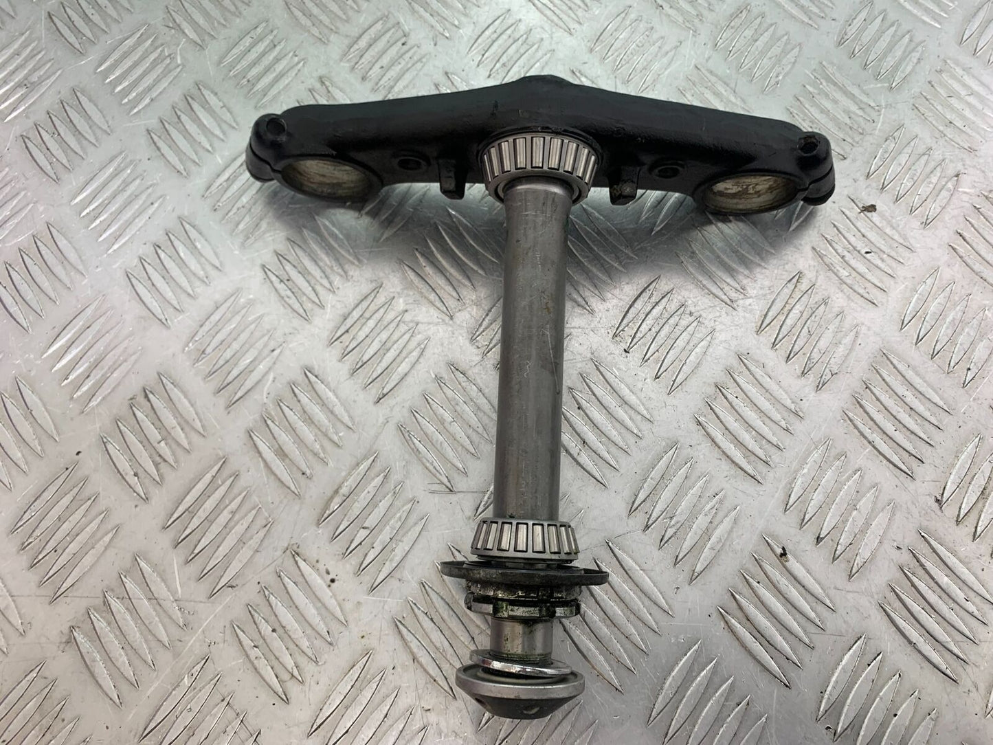 HONDA CBR1100 BLACKBIRD BOTTOM YOKE  YEAR 1999-2005 (CMB1103)