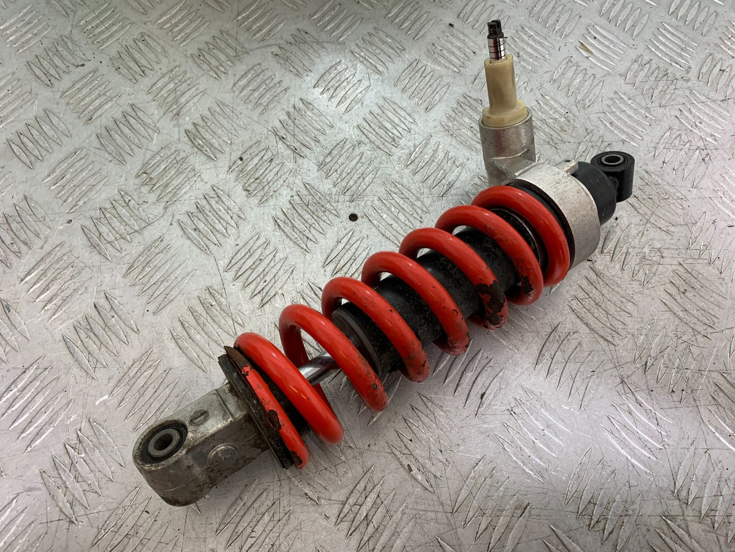 TRIUMPH 955I SPRINT RS REAR SHOCK  YEAR 1999-03 (CMB1313)