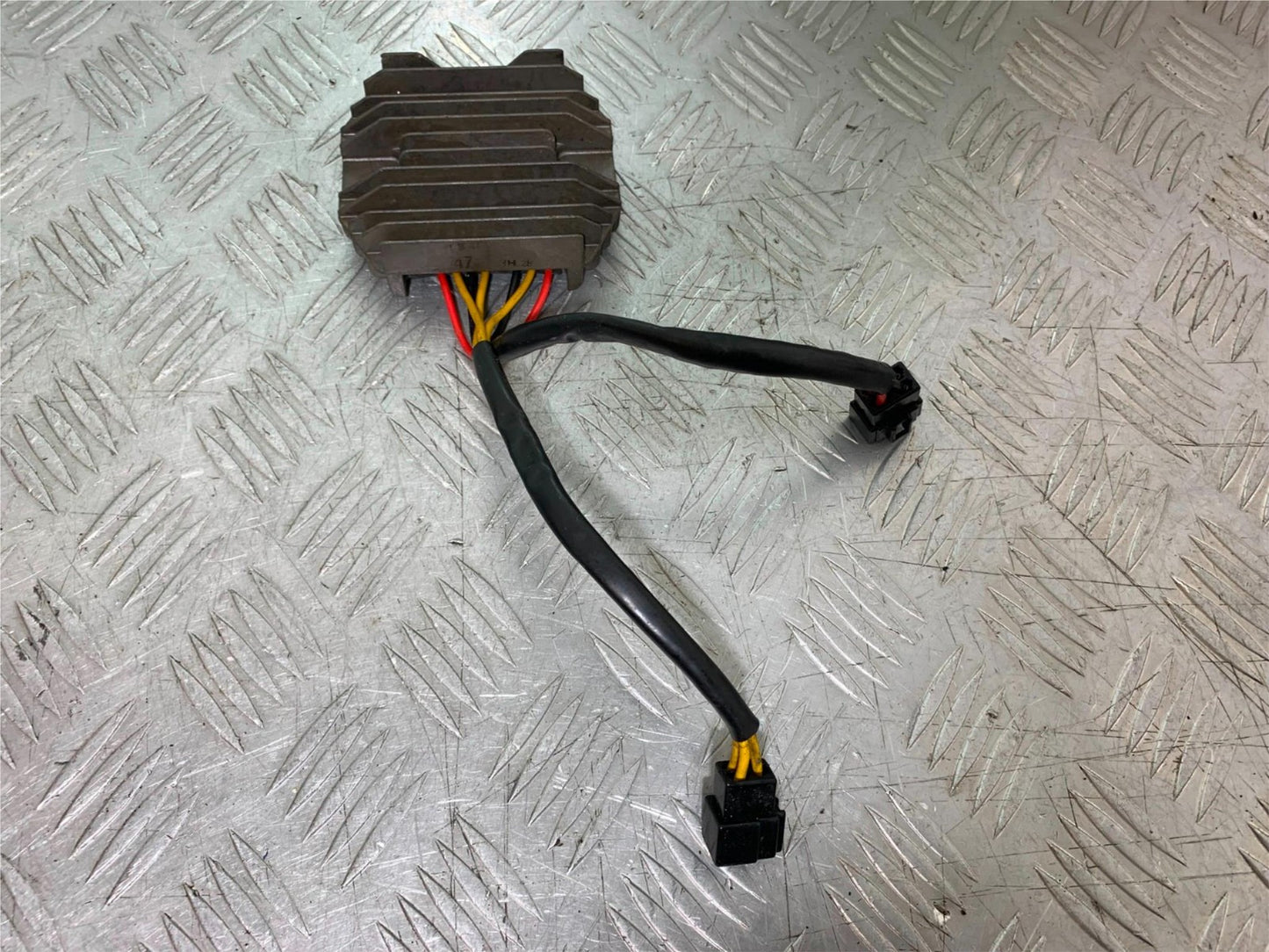 TRIUMPH 955I SPRINT RS REGULATOR YEAR 1999-03 (CMB1313)