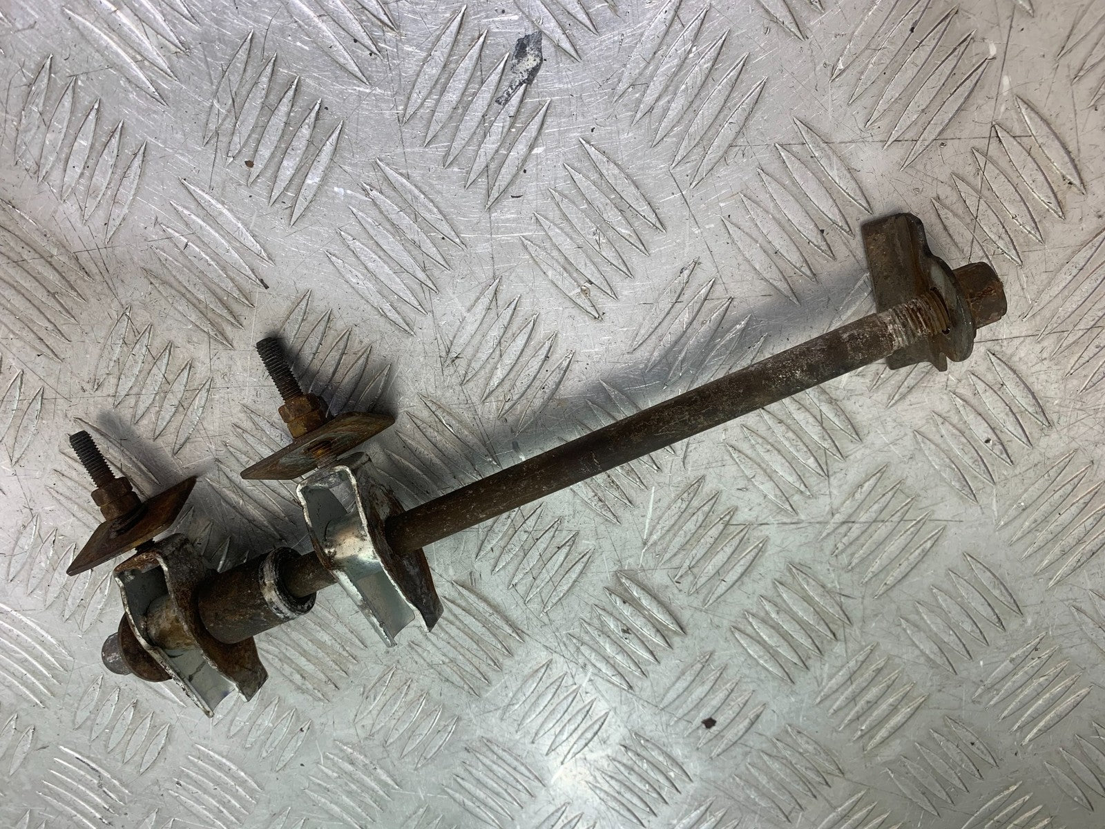SINNIS HOODLUM 125 REAR WHEEL SPINDLE & ADJUSTERS YEAR 2021-2025 (CMB1196)