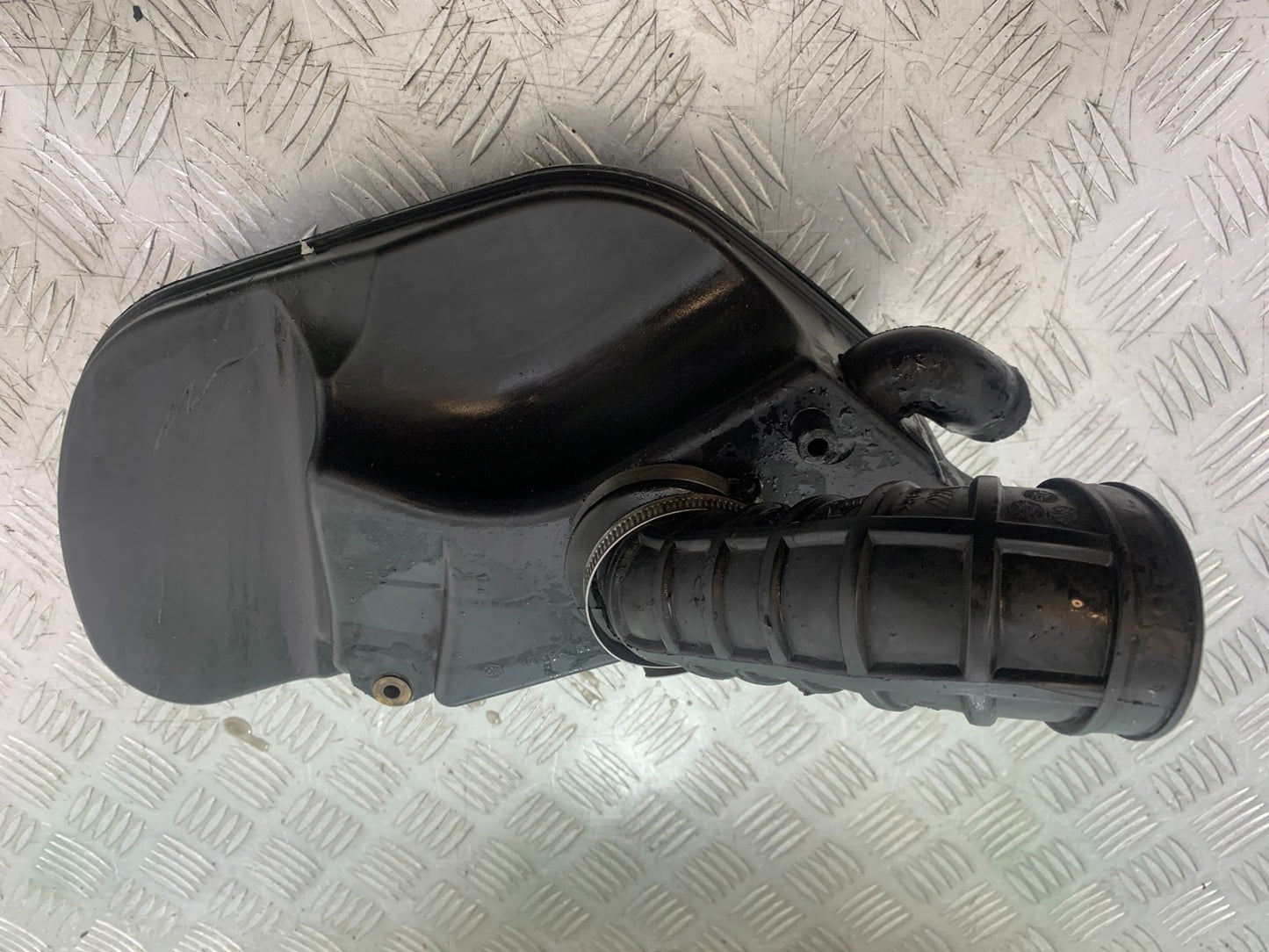 PIAGGIO VESPA GTS 125 AIRBOX  YEAR 2009-14 (CMB1261)