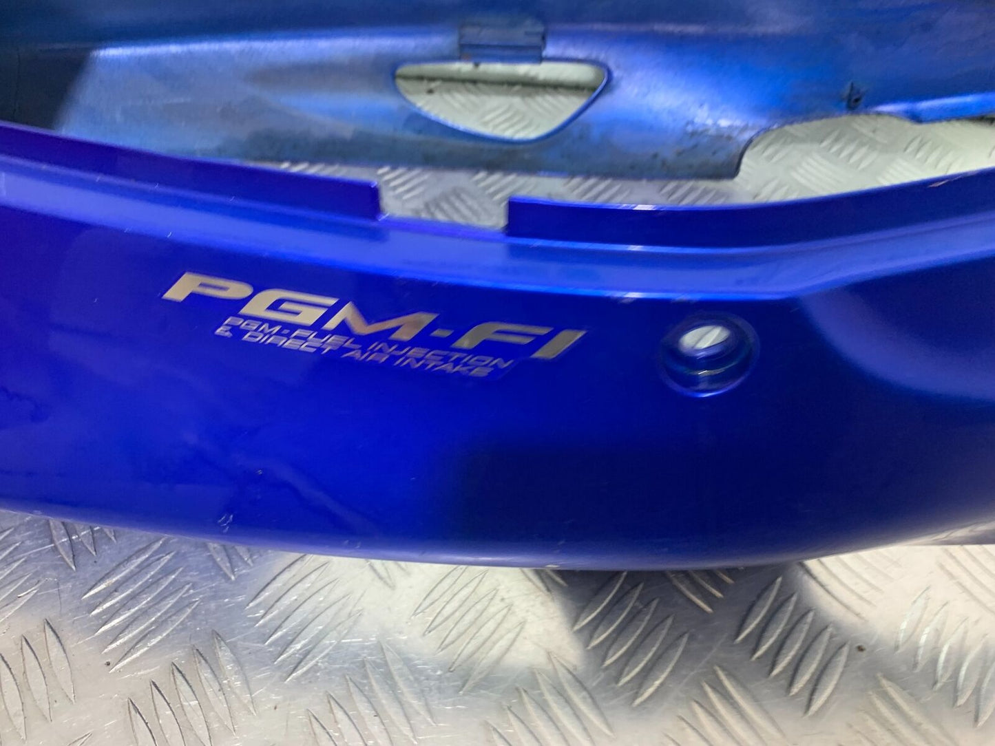 HONDA CBR1100 BLACKBIRD TAIL PIECE   YEAR 1999-2005 (CMB1103)