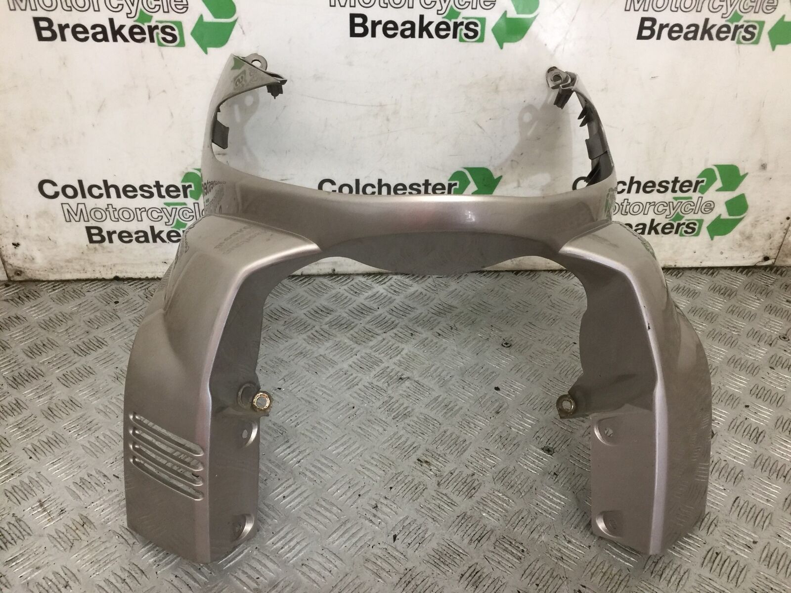 SUZUKI AN 250 BURGMAN TOP FAIRING   YEAR 1999  (STOCK 881)