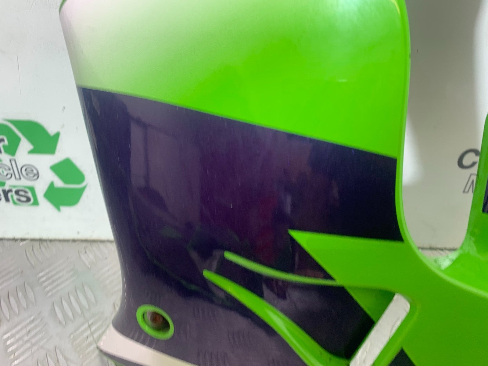 KAWASAKI ZX9R ZX9 E1 LEFT MIDDLE FAIRING PANEL YEAR 2000-01 (CMB1171)