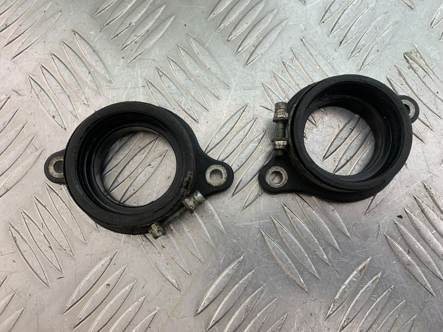 TRIUMPH THUNDERBIRD 1600 INLET RUBBERS YEAR 2011 (CMB1107)
