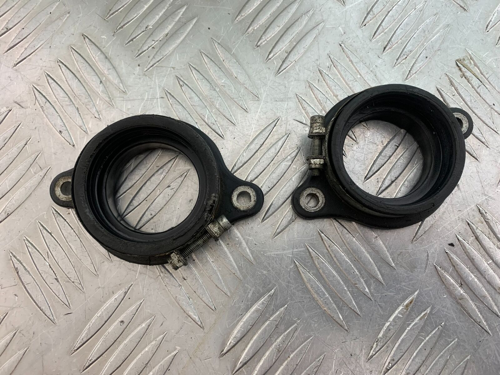 TRIUMPH THUNDERBIRD 1600 INLET RUBBERS YEAR 2011 (CMB1107)