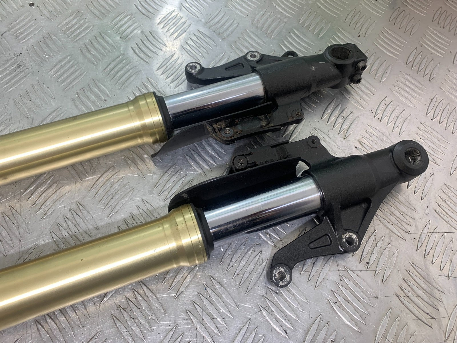 TRIUMPH 675 STREET TRIPLE FORKS  2013-2016 (CMB1186)