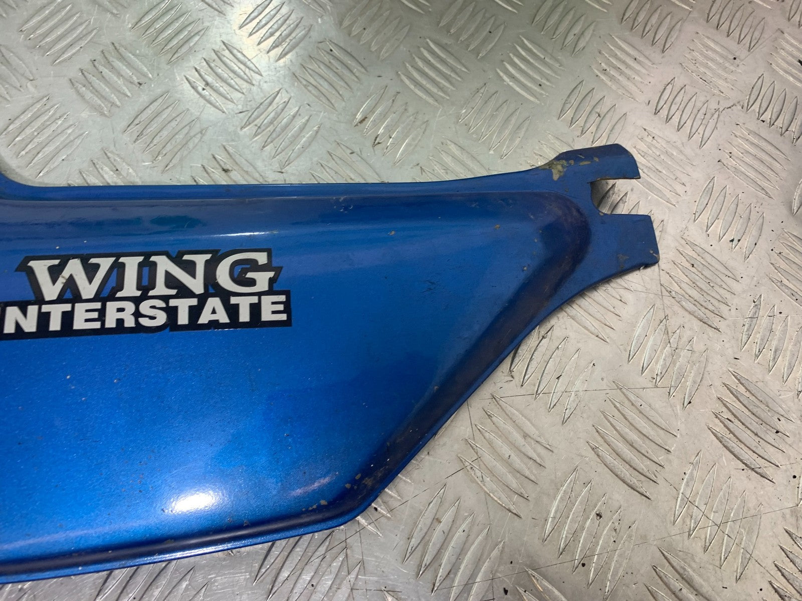 HONDA GL500 GL 500 SILVERWING LEFT SEAT PANEL   YEAR 1981-82 (CMB1168)