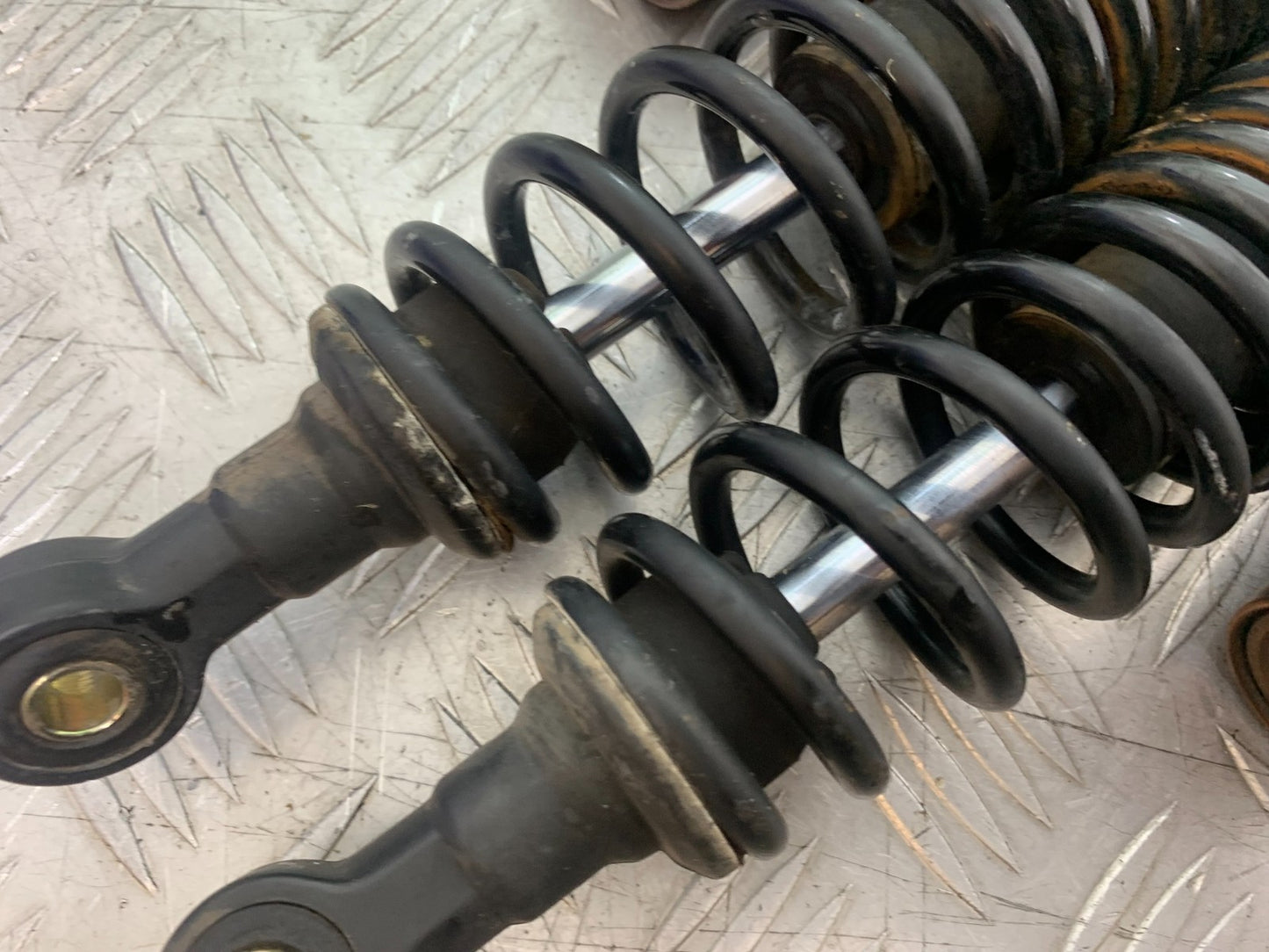 SINNIS HOODLUM 125 REAR SHOCKS  YEAR 2021-2025 (CMB1196)