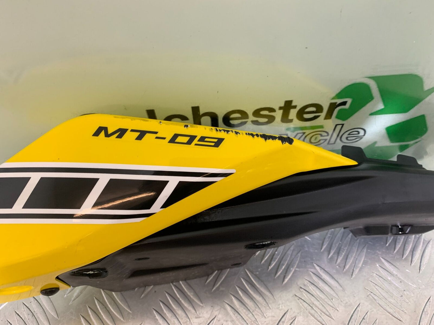 YAMAHA MT09 MT-09 LEFT PANEL YEAR 2013-2016  (STOCK 997)