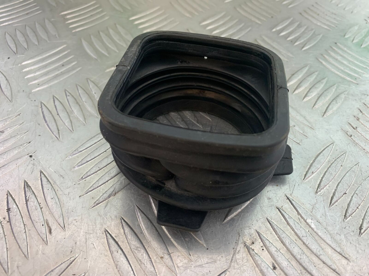 HONDA VT1100 C SHADOW SPIRIT SWINGARM RUBBER BOOT 2002-2003 (CMB1035)