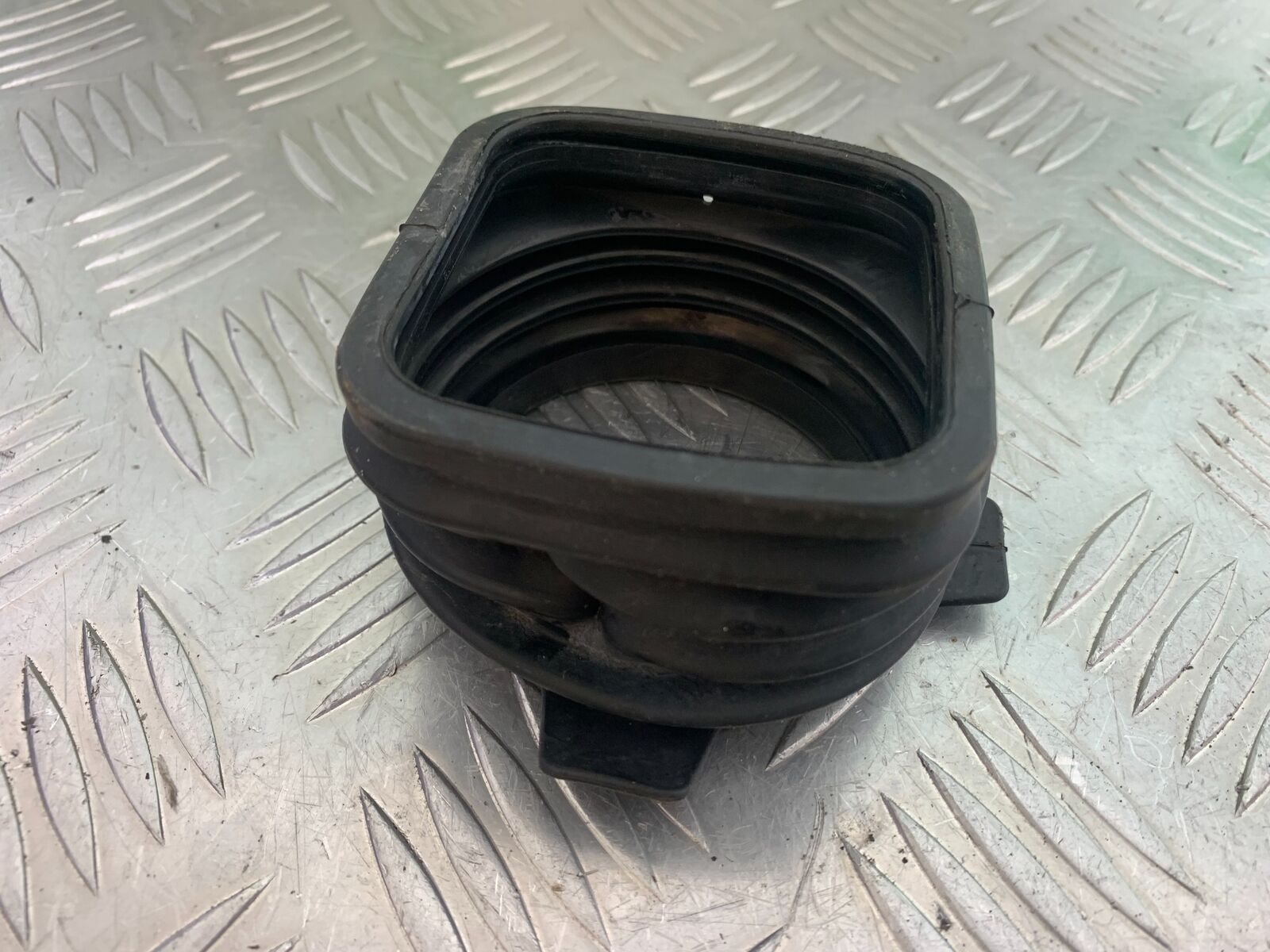HONDA VT1100 C SHADOW SPIRIT SWINGARM RUBBER BOOT 2002-2003 (CMB1035)