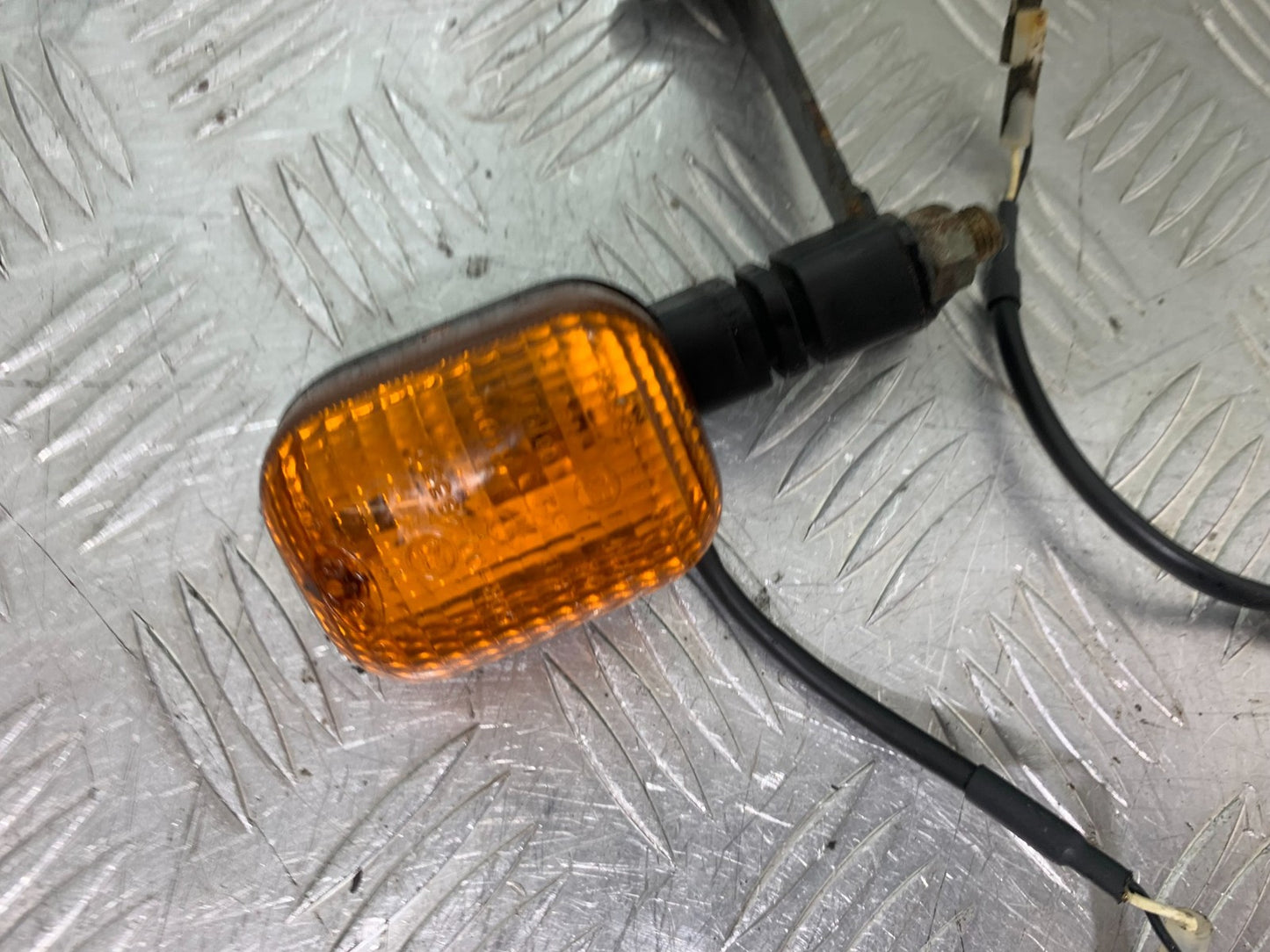 TRIUMPH 955i SPRINT ST REAR INDICATOR   YEAR 1999-04 (CMB1230)