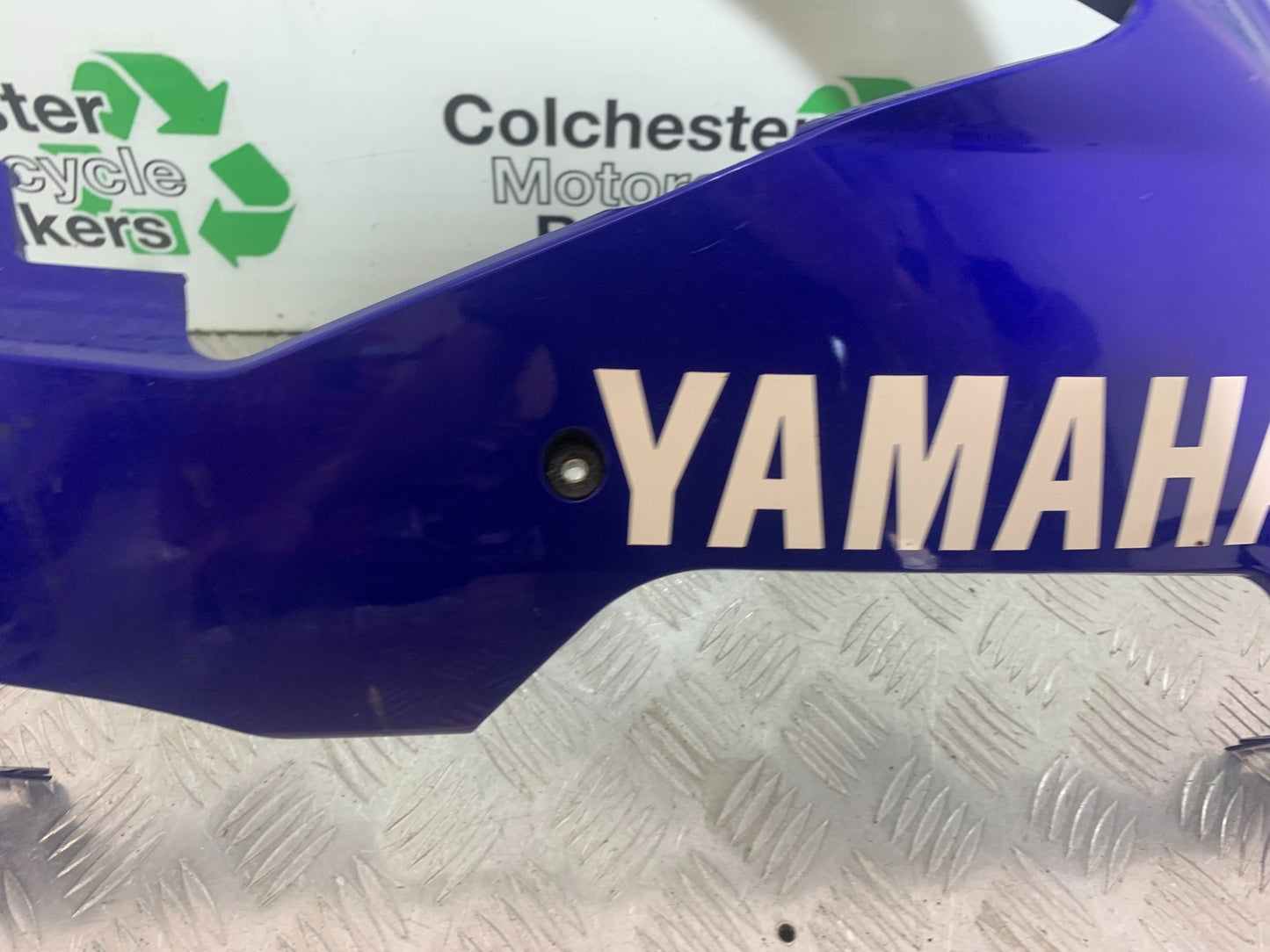 YAMAHA YZF R1 RIGHT LOWER FAIRING PANEL YEAR 2004-2006 (CMB1155)