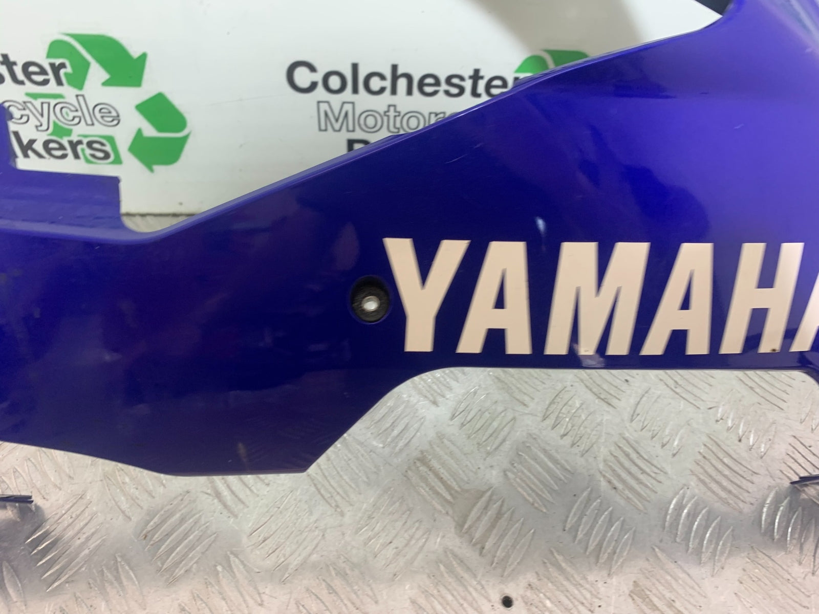 YAMAHA YZF R1 RIGHT LOWER FAIRING PANEL YEAR 2004-2006 (CMB1155)