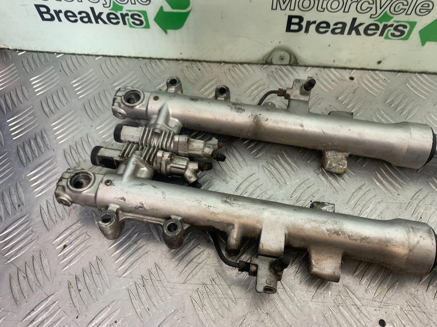 KAWASAKI GPZ600 GPZ 600 FORKS  YEAR 1988-90 (CMB1258)