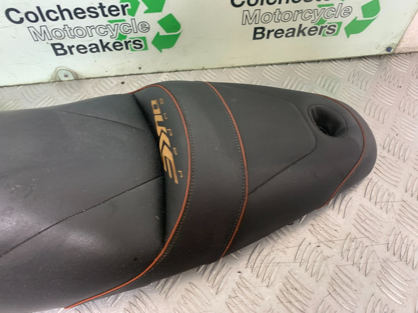 KTM 990 SUPER DUKE SEAT  YEAR 2007-2011  (CMB1207)