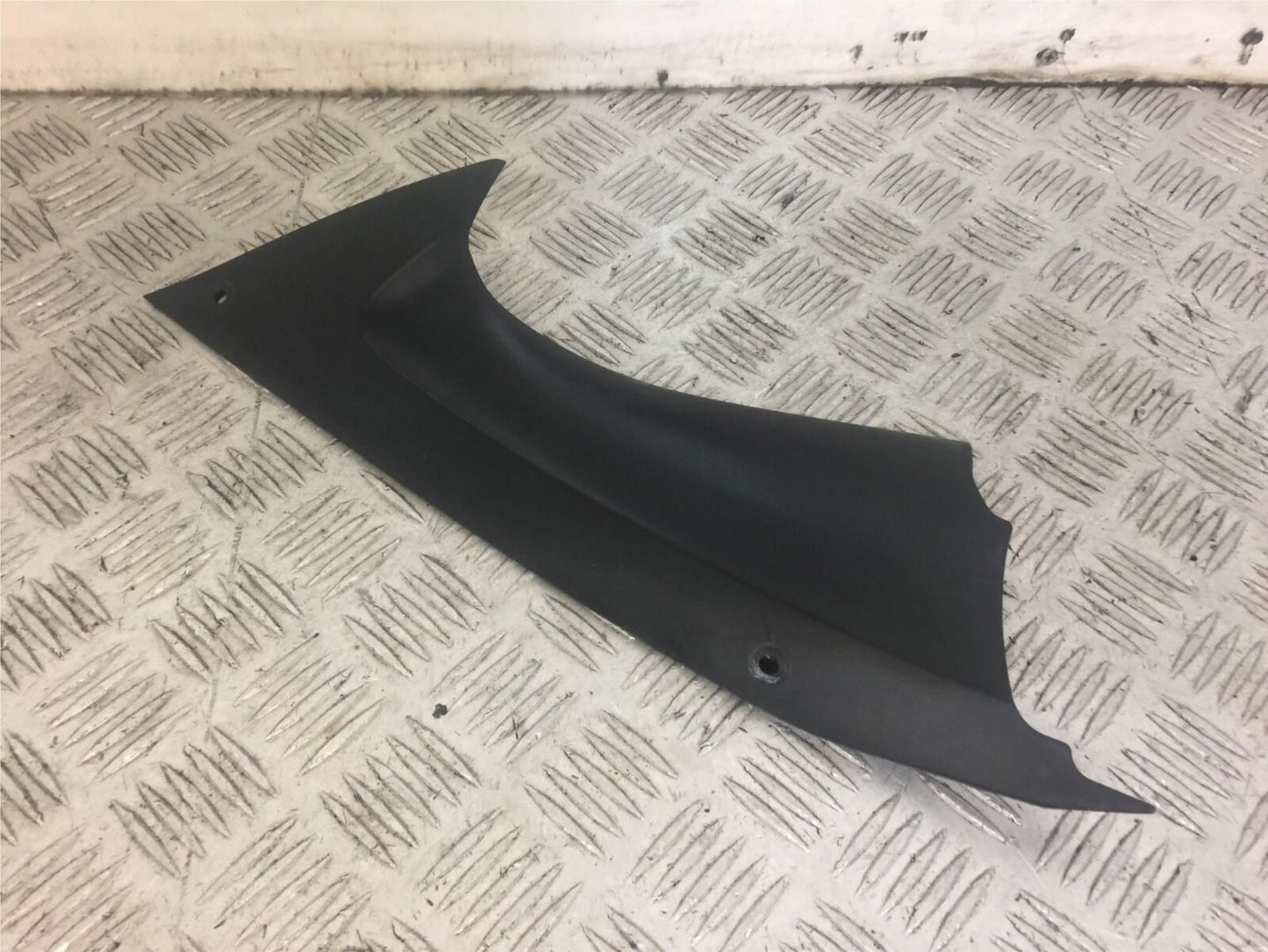 YAMAHA R6 LEFT TOP FAIRING INFILL    YEAR 2008-2014 (STOCK 637)