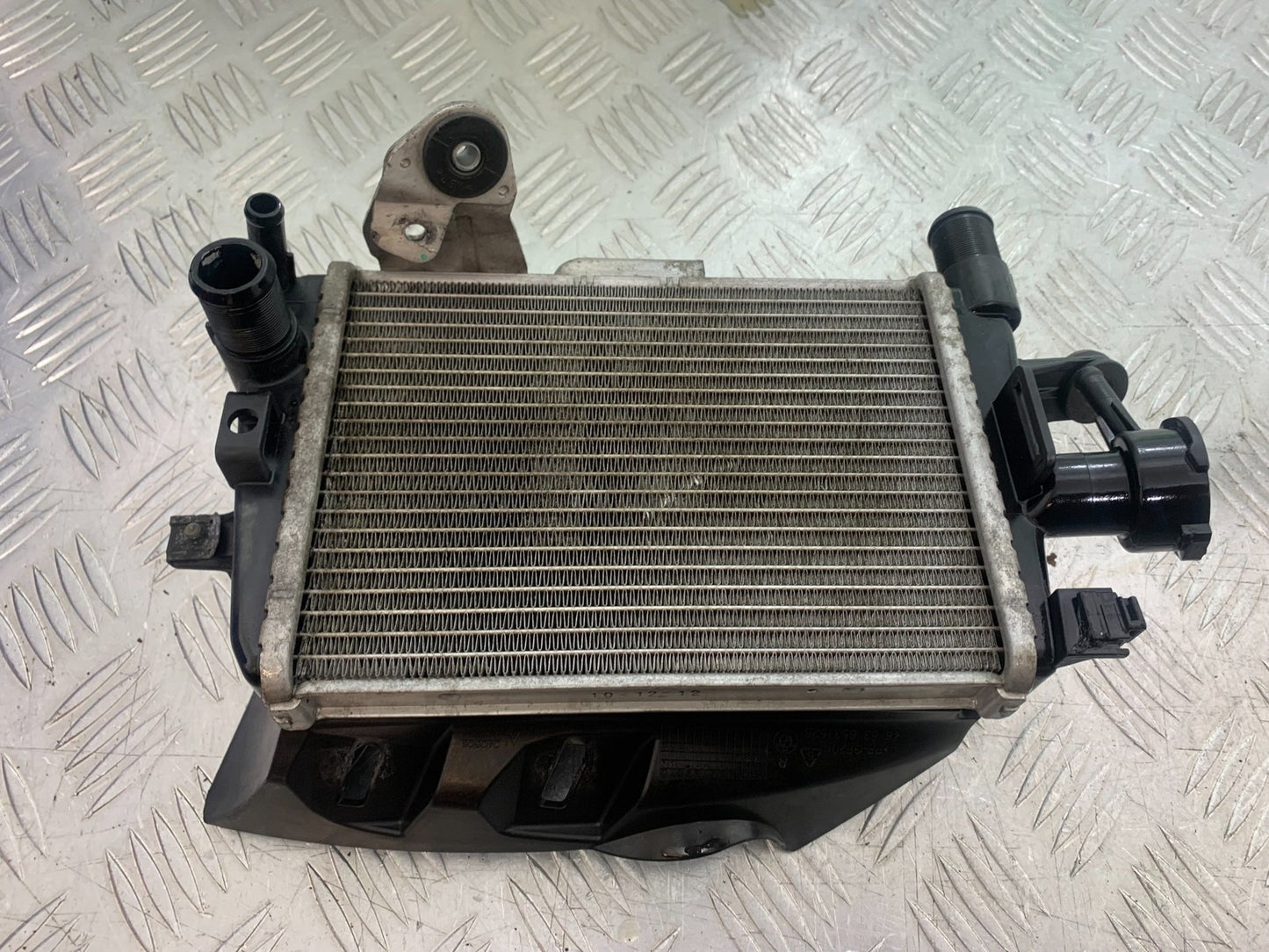 BMW R1200 R 1200 GS RIGHT RADIATOR YEAR 2013-2016 (CMB1257)