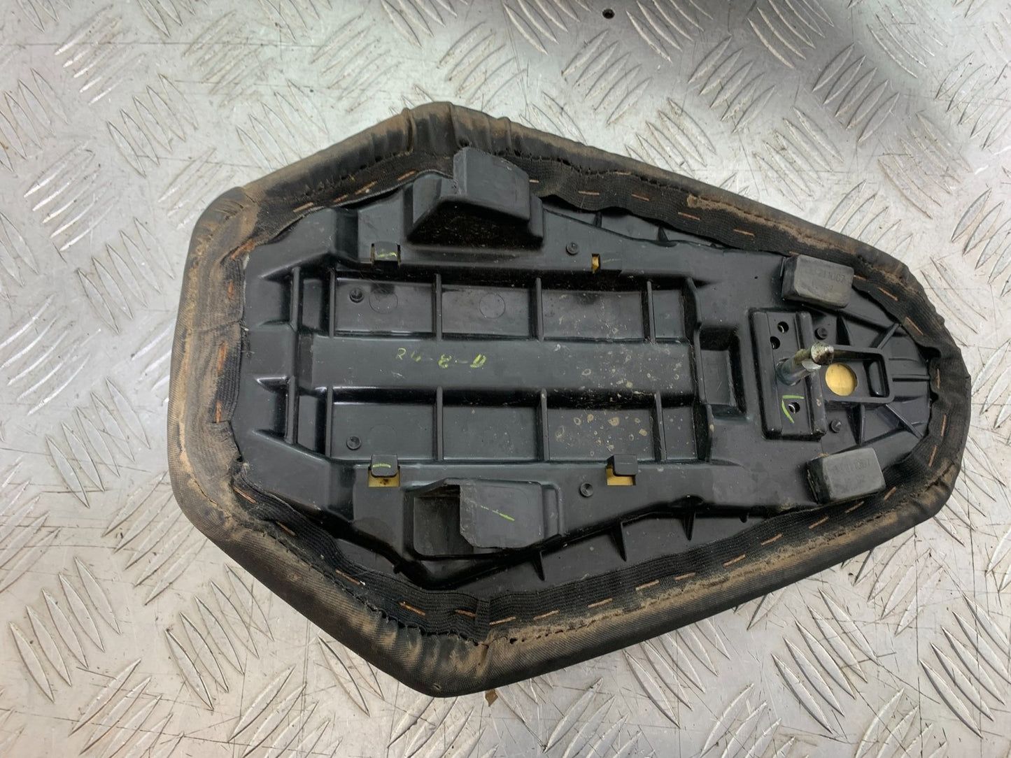 KTM 125 DUKE REAR SEAT  YEAR 2018-2023 (CMB1185)